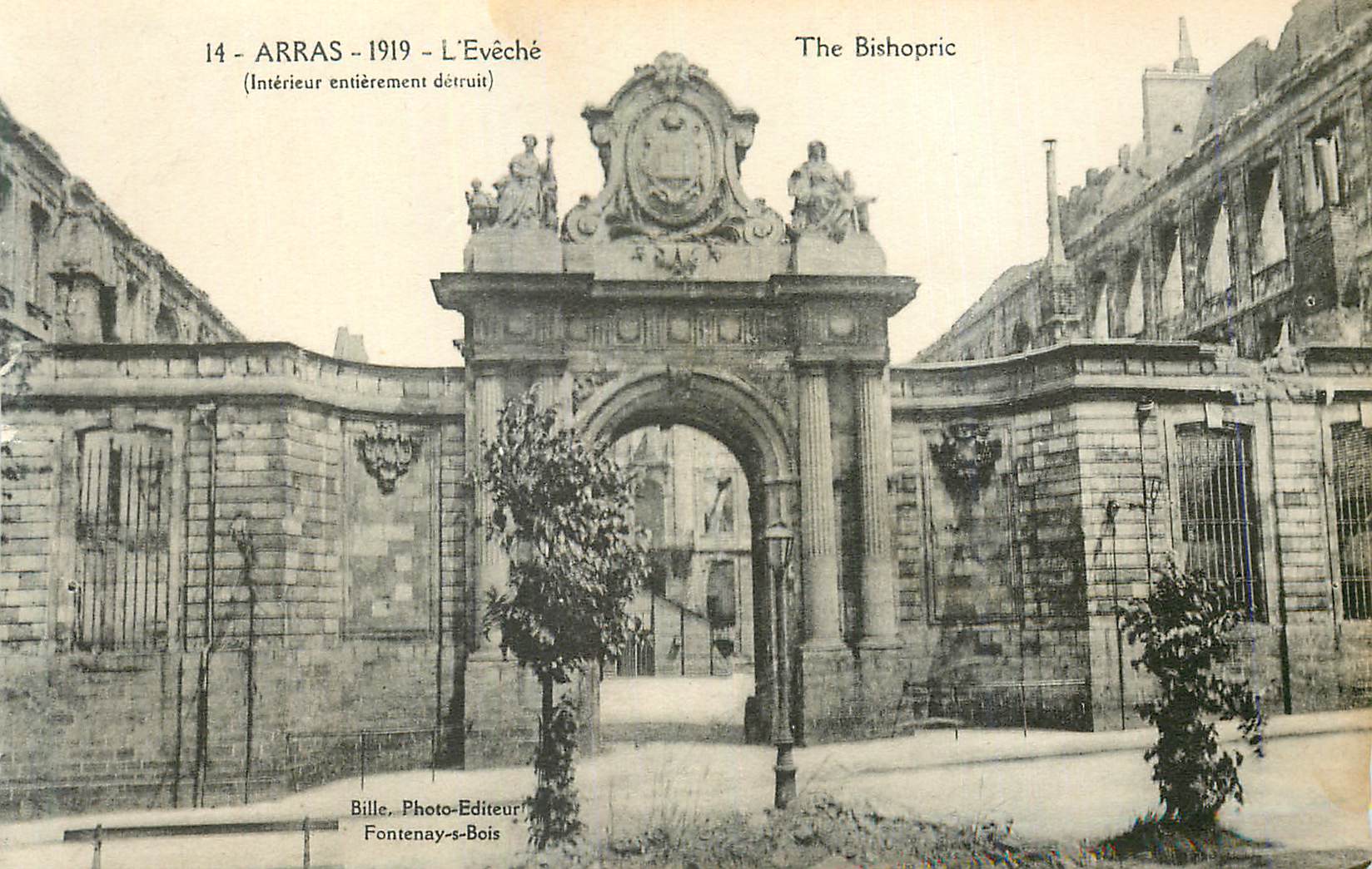 Arras - L'Evêché — 1919 — Intérieur entièrement détruit — Bille, Photo-Editeur, Fontenay-s-Bois