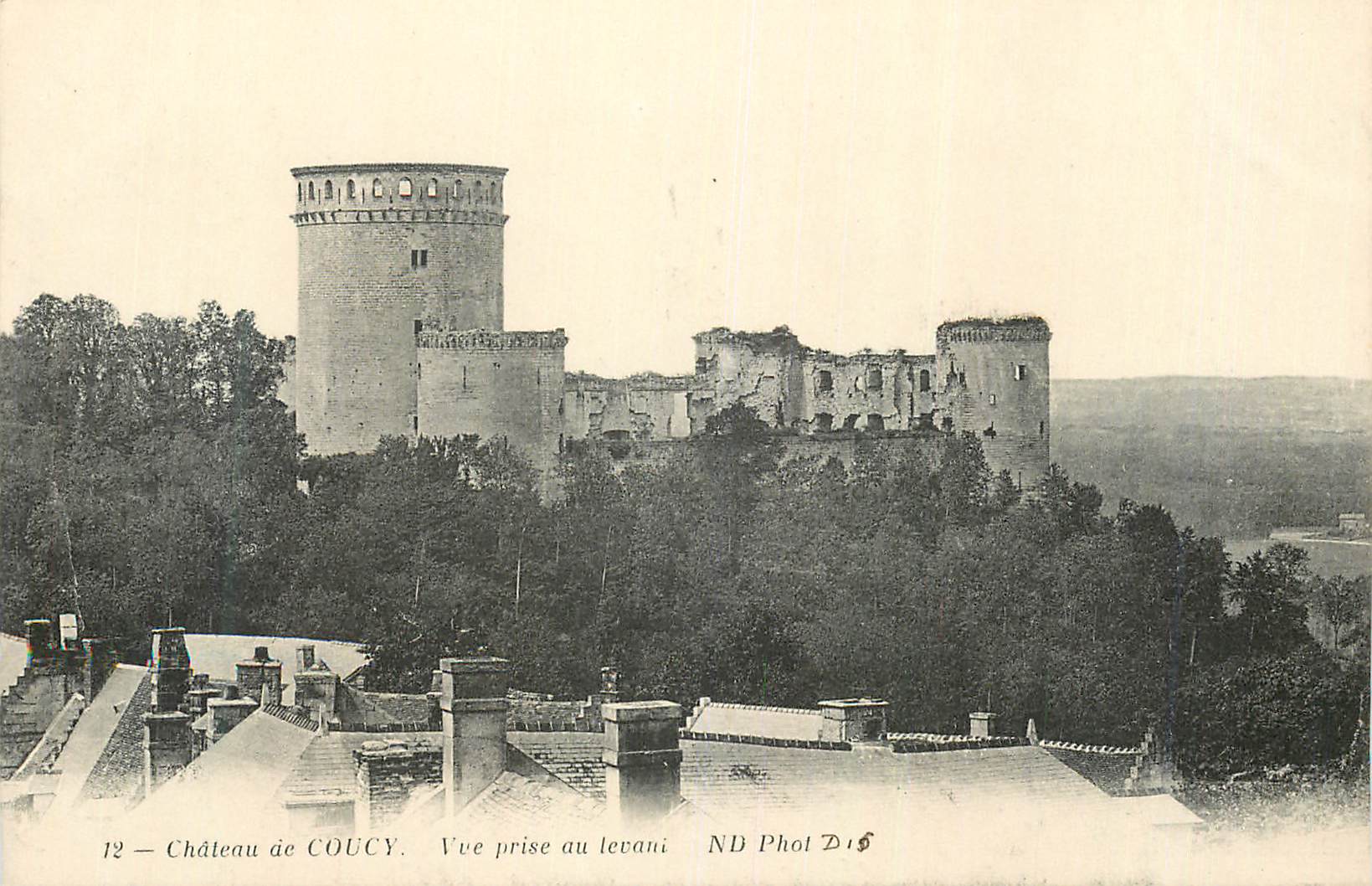 CPA Chateau de Coucy Vue prise au Levani