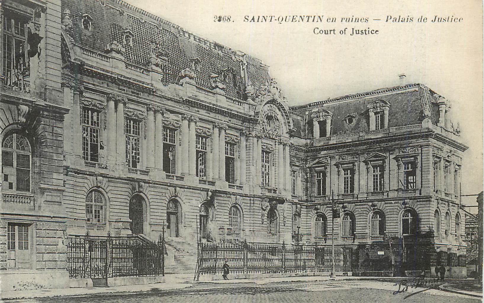 CPA Saint Quentin en Ruines Palais de Justice Militaria