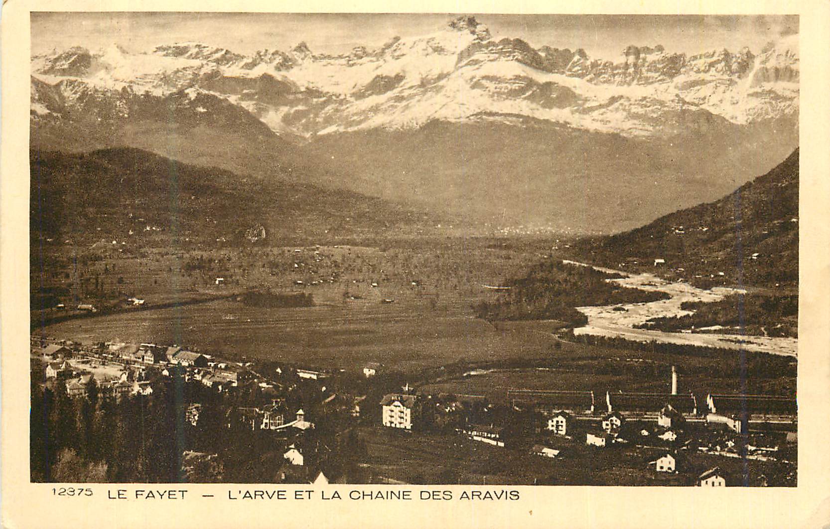 Le Fayet — L'Arve et la chaîne des Aravis