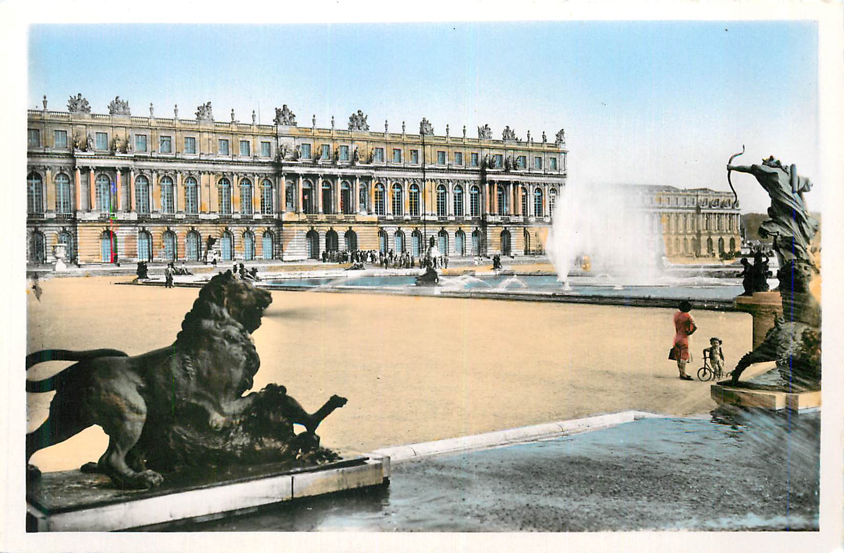 CPM Versailles Facade du Chateau Parterre d'Eau