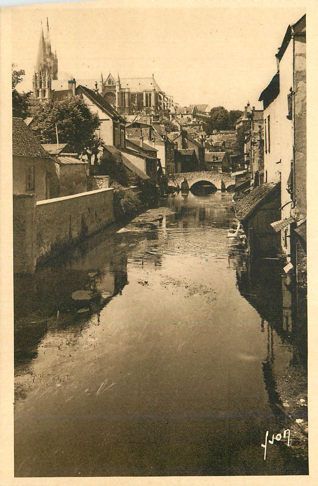 Vue de la rivière et de la cathédrale — Jon