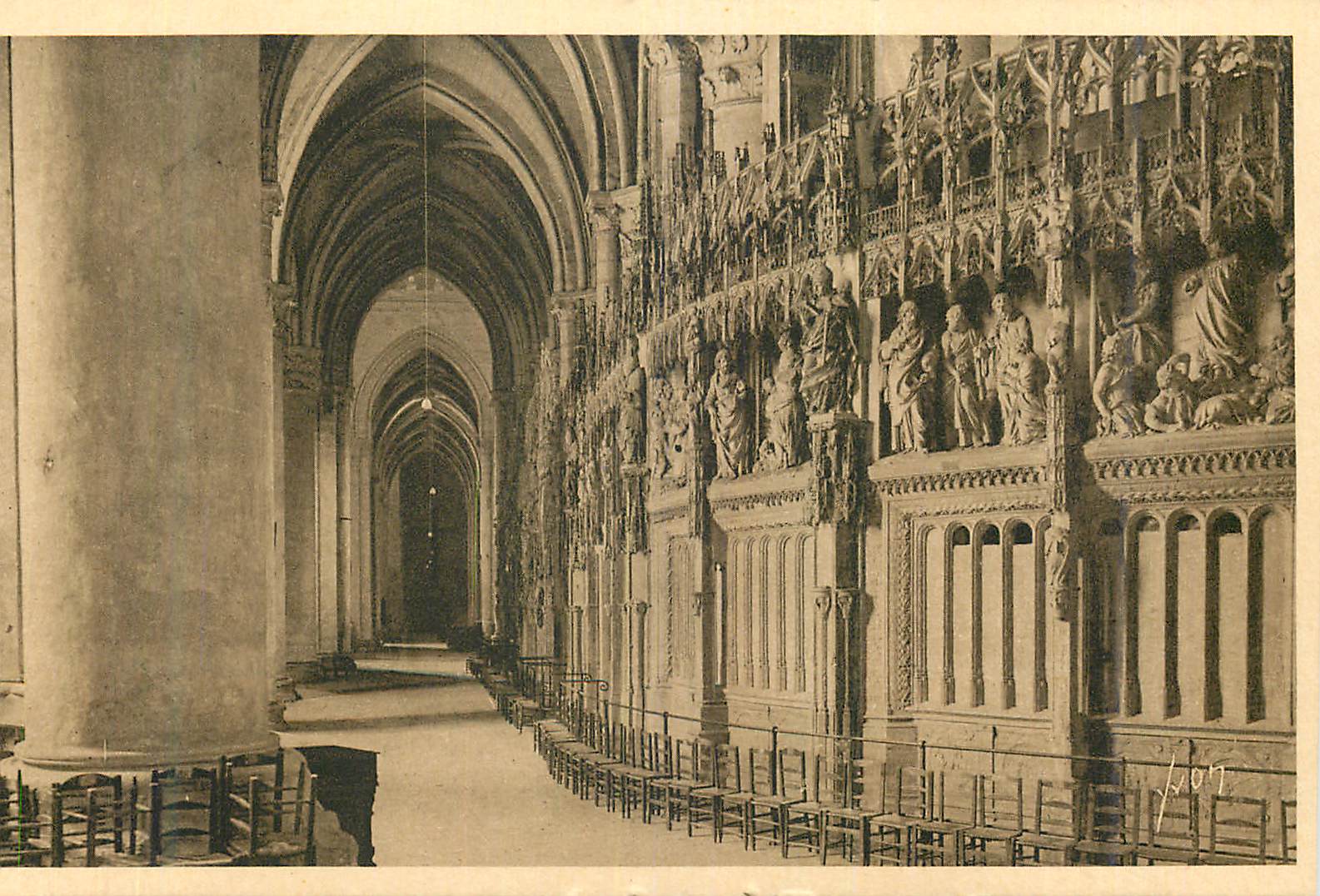 Intérieur de la cathédrale — vue du chœur et du jubé sculpté — éditeur non identifié, n° de série 1007