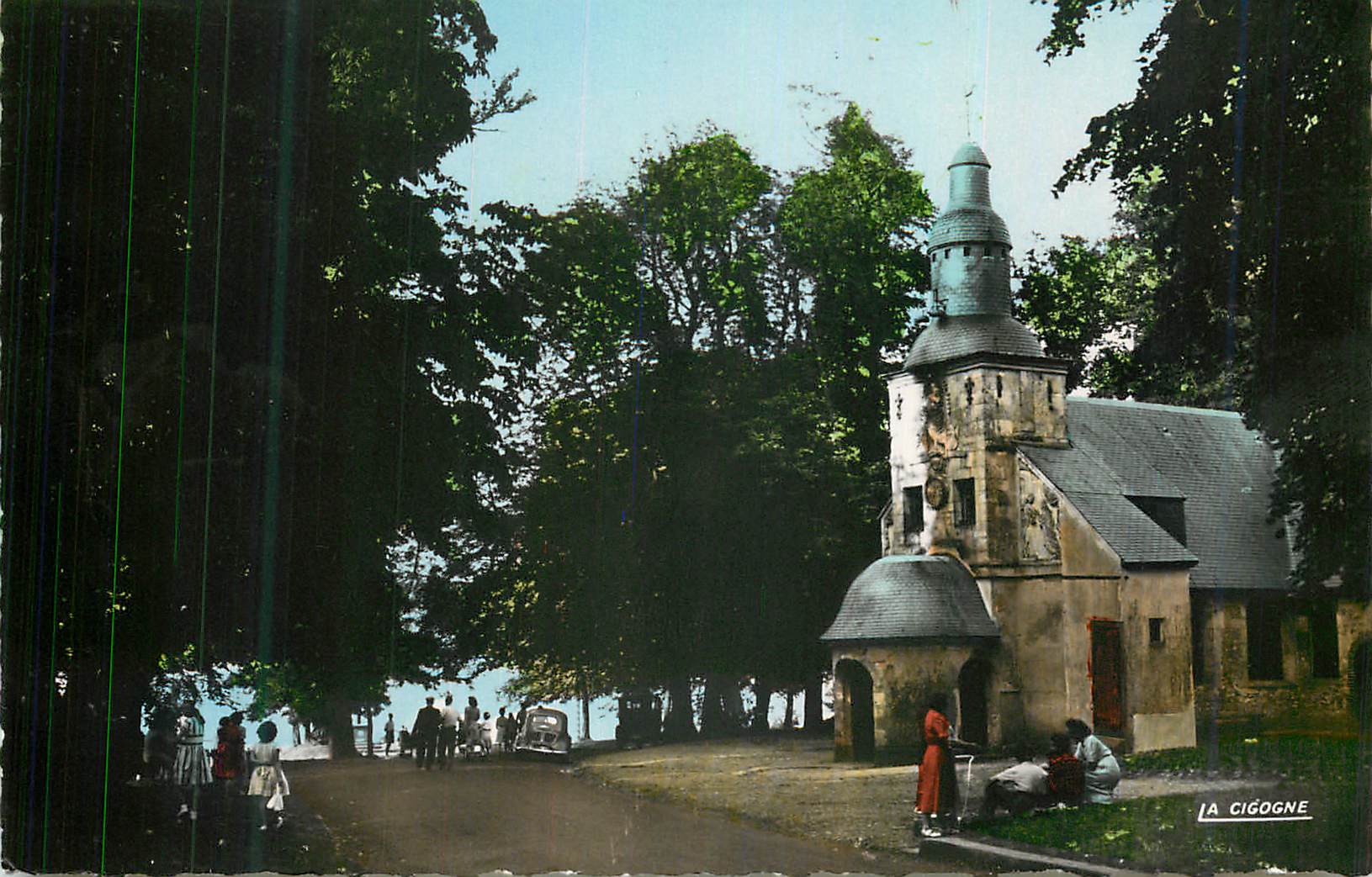 La Cigogne — chapelle avec groupe de personnes — IA CIGOGNE