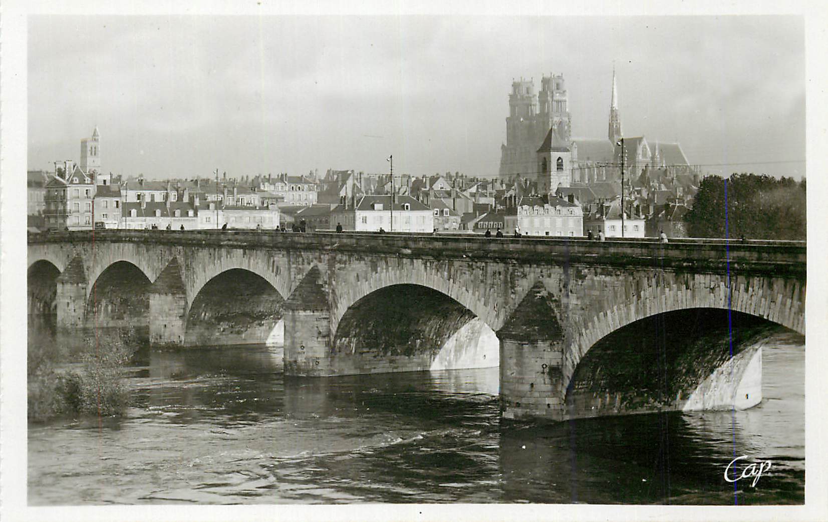 CPM Orleans Vue Generale et le Grand Pont
