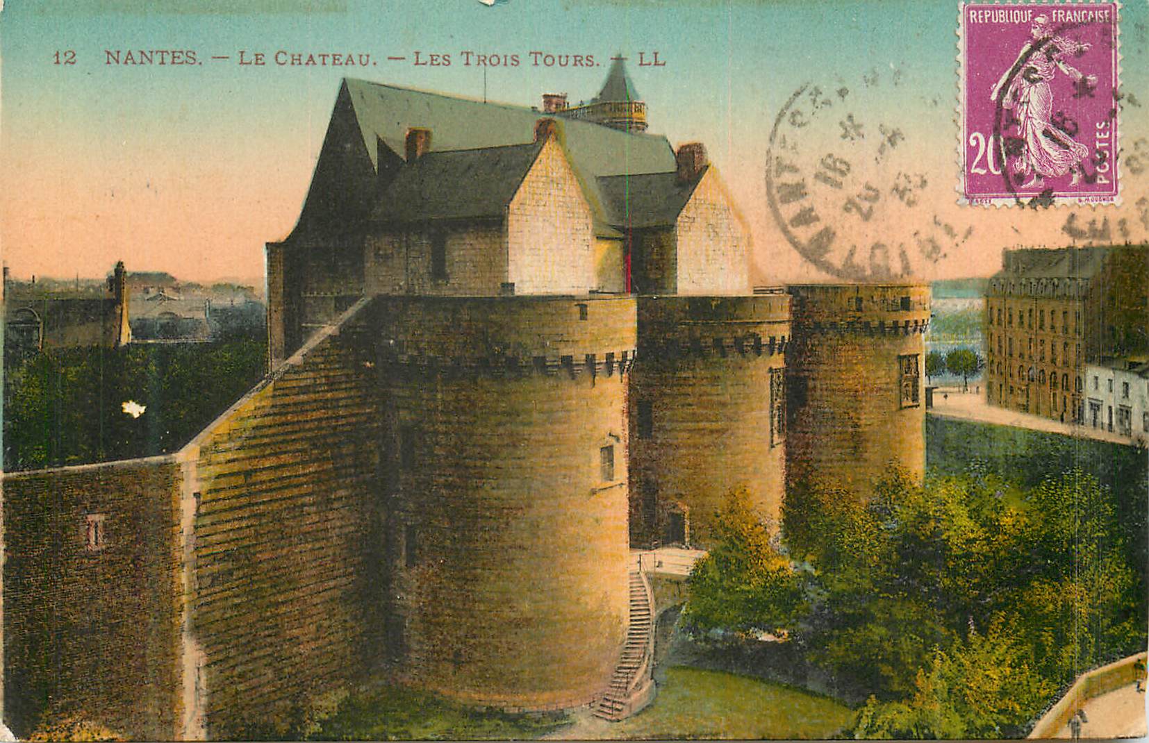 CPA Nantes Le Chateau Les Trois Tours