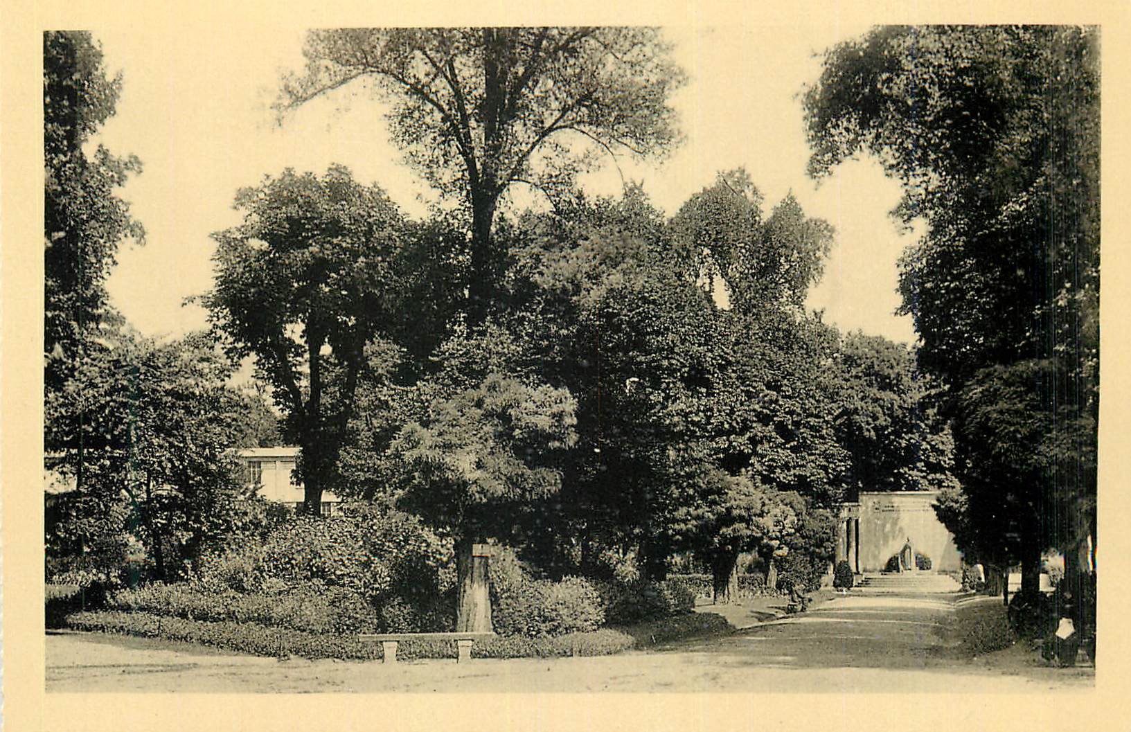Jardin botanique de Strasbourg — vue d'entrée — éditeur non identifié
