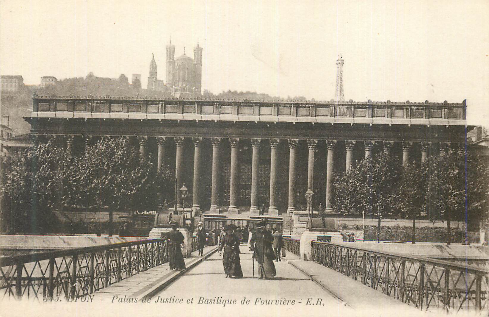 Lyon - Palais de Justice et Basilique de Fourvière - E.R.