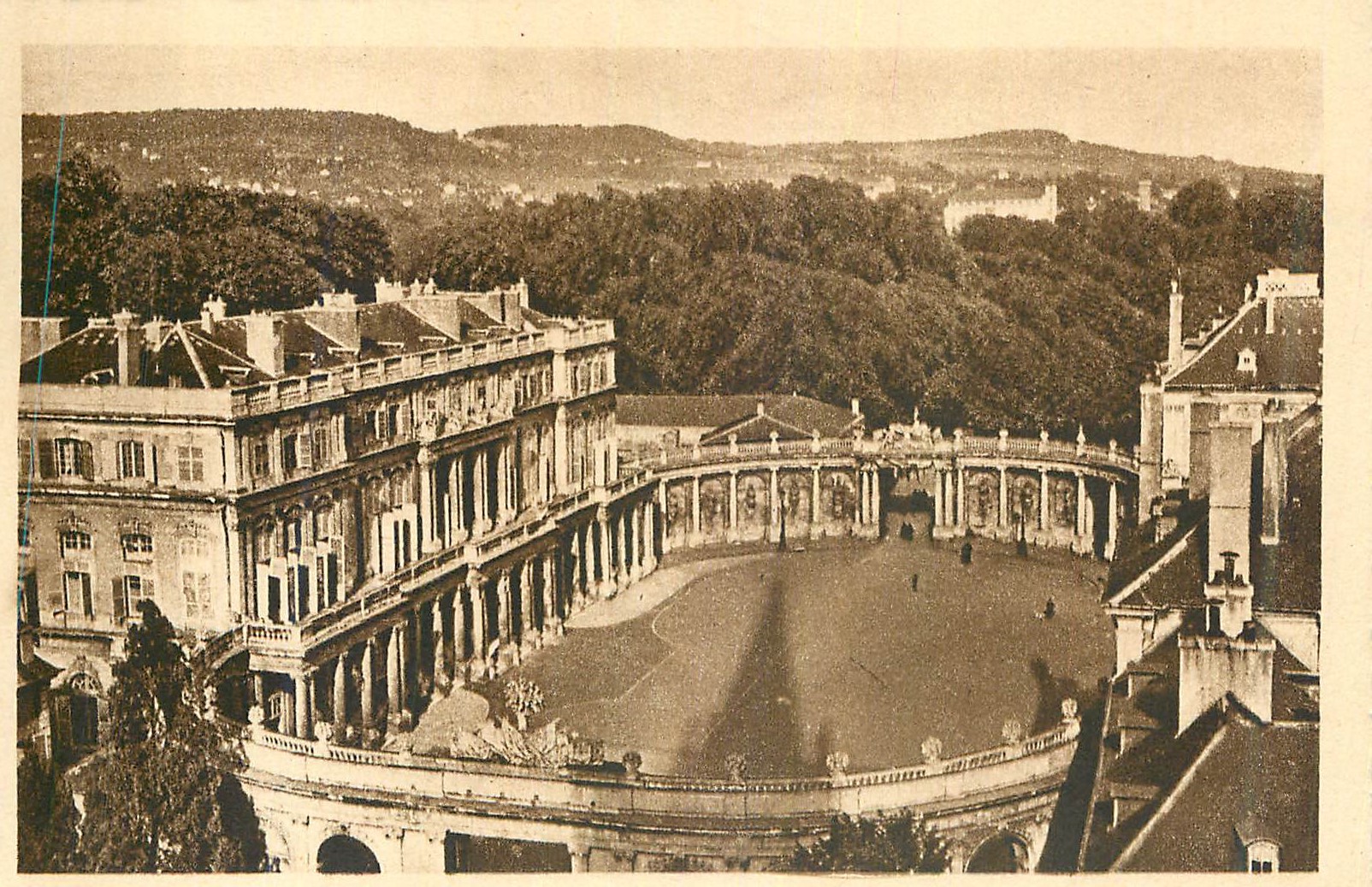 CPA Nancy Hemicycle de la Carriere Palais du Gouvernement