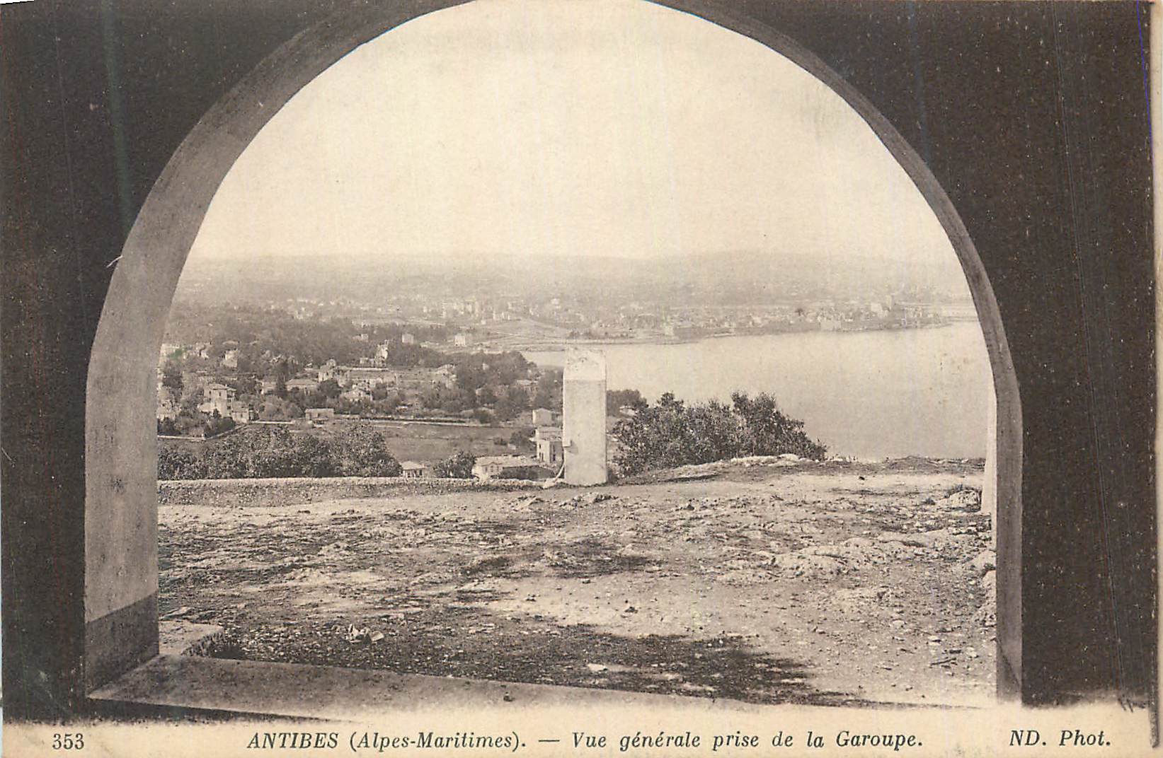 CPA Antibes (Alpes Maritimes) Vue Generale prise de la Garoupe