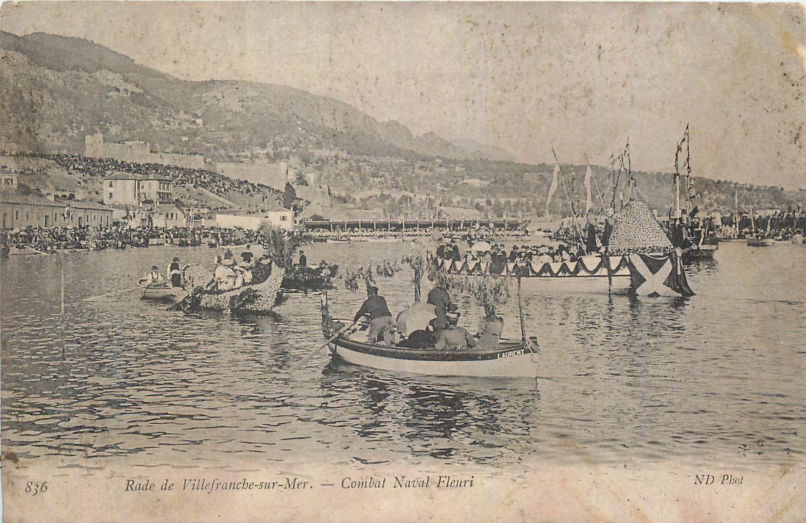 Hafen von Villefranche-sur-Mer — Blühender Seebattle — ND Phot