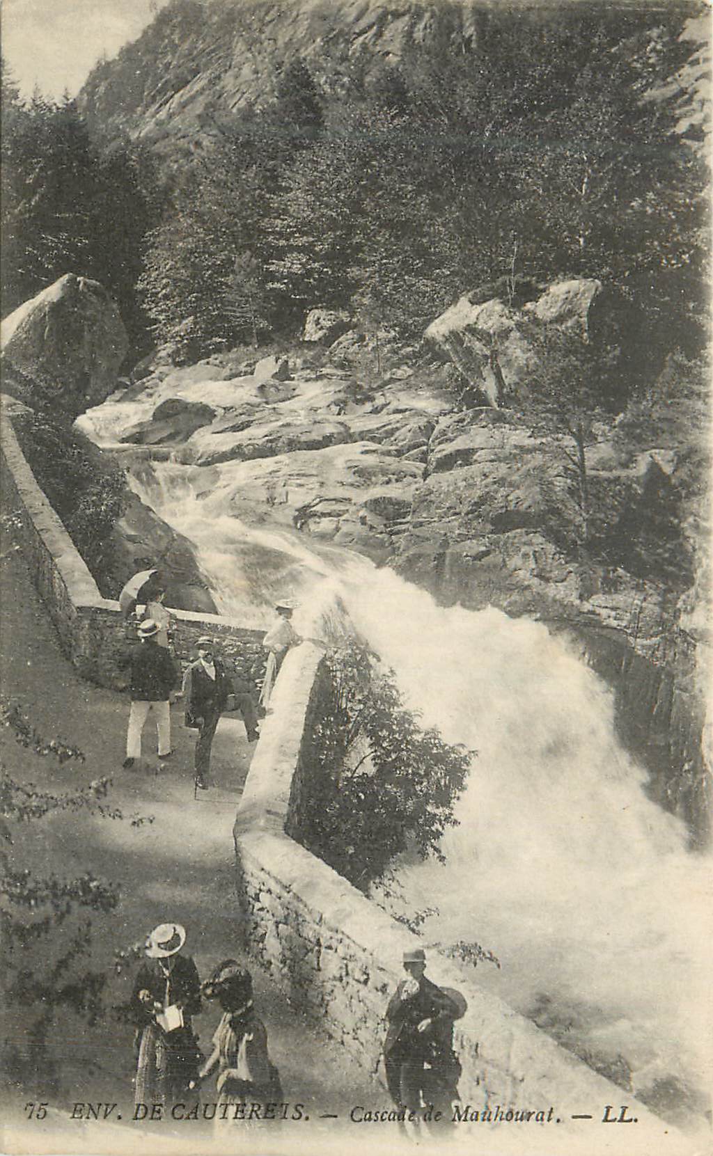 CPA Env de Cauterets Cascade de Mauhosirat