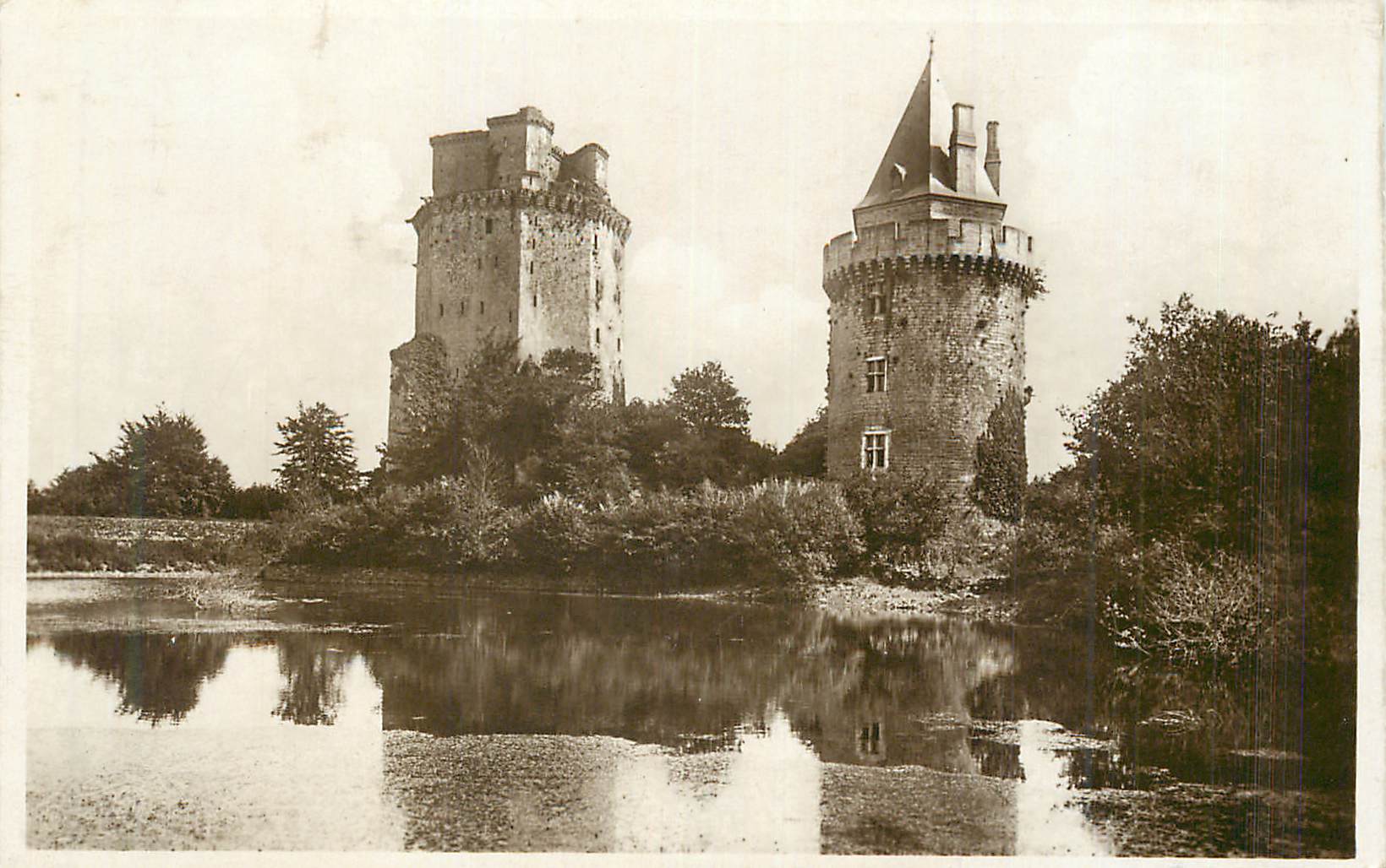 CPA Elven La Forteresse Vue prise de l'Etang