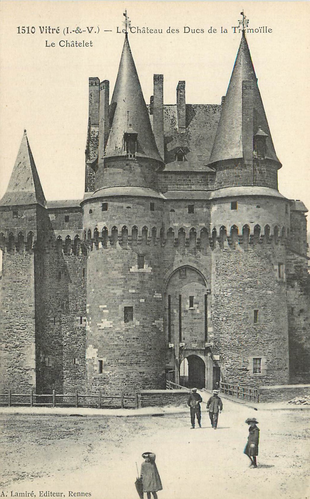 CPA Vitre (I et V) Le Chateau des Ducs de la Tremoille Le Chatelet