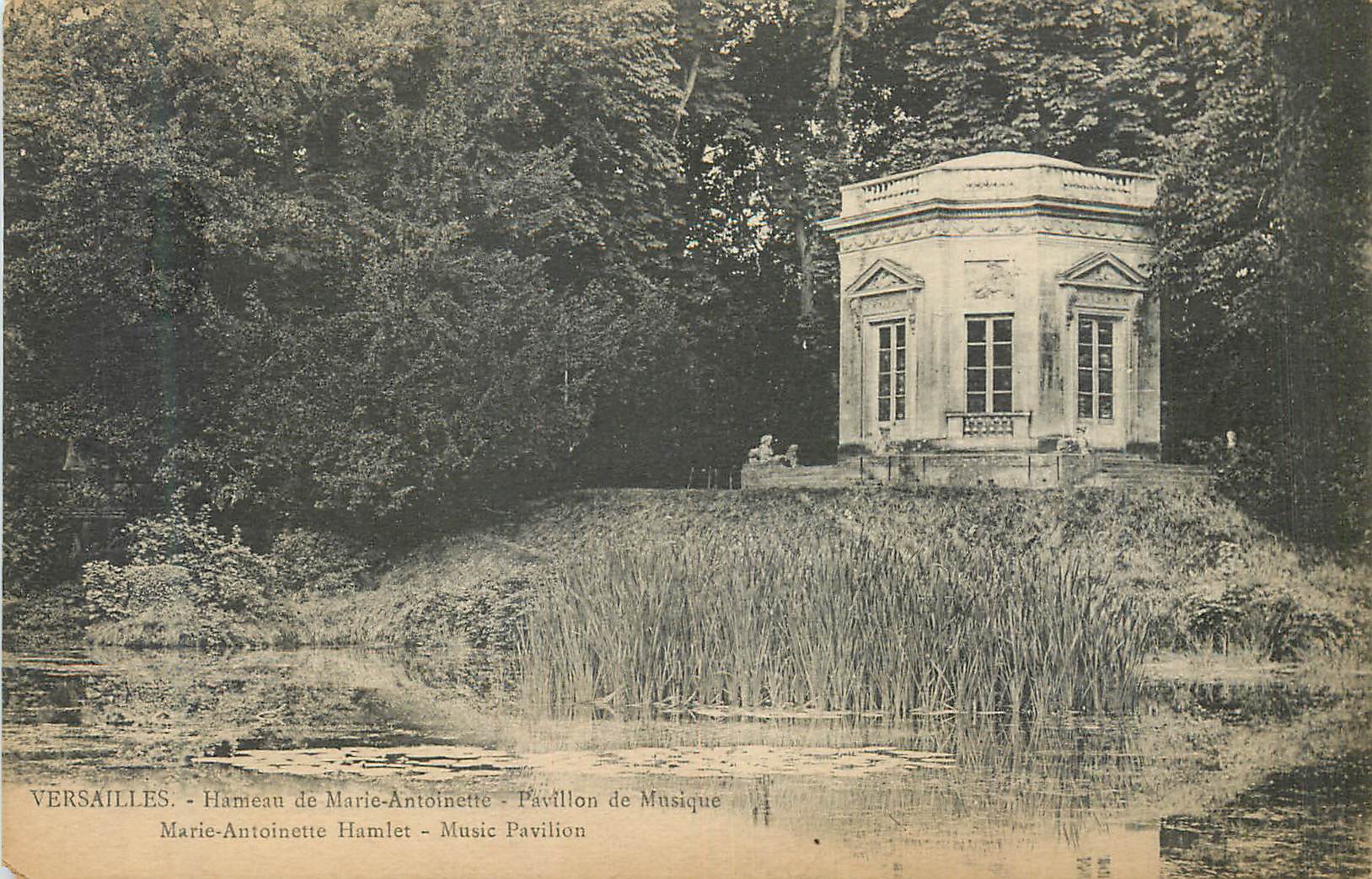 CPA Versailles Hameau de Marie Antoinette Pavillon de Musique