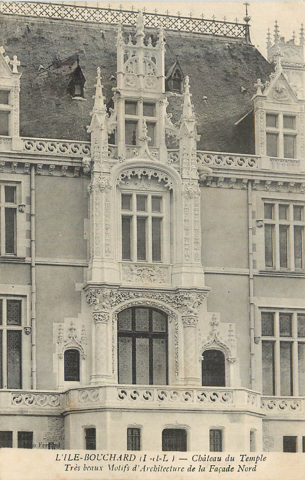 CPA L'Ile Bouchard (I et L) Chateau du Temple Tres Beaux Motifs d'Architecture de la Facade Nord