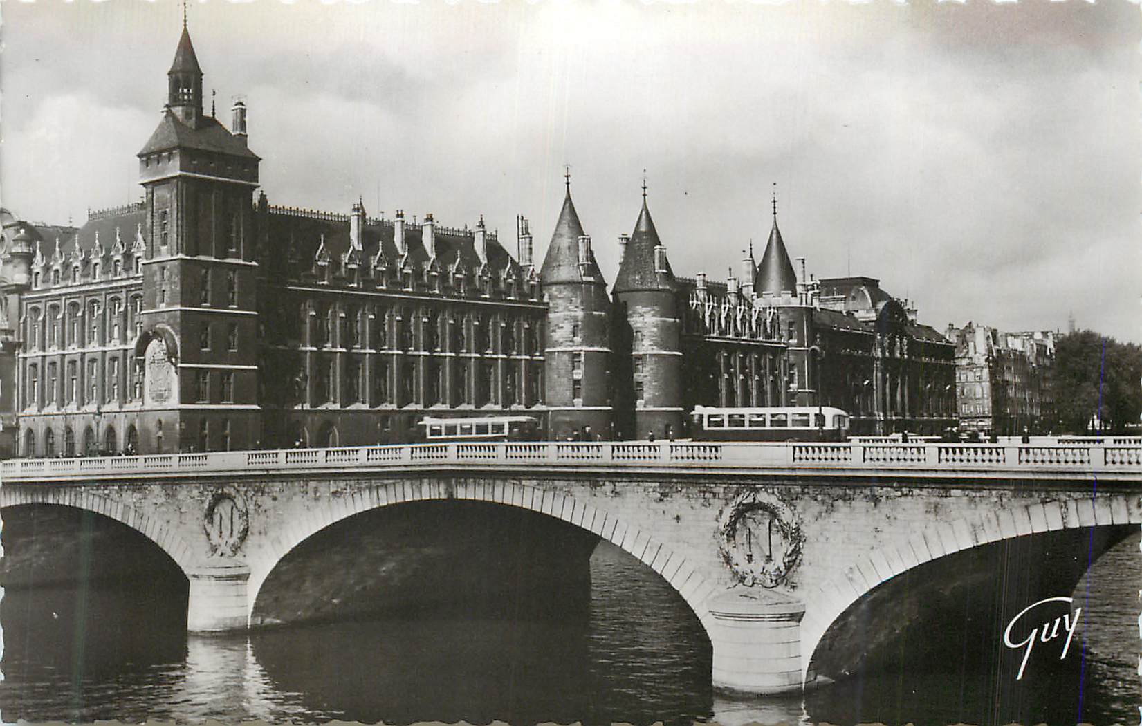 CPM Paris et ses Merveilles Palais de Justice et la Conciergerie (XIVe s)