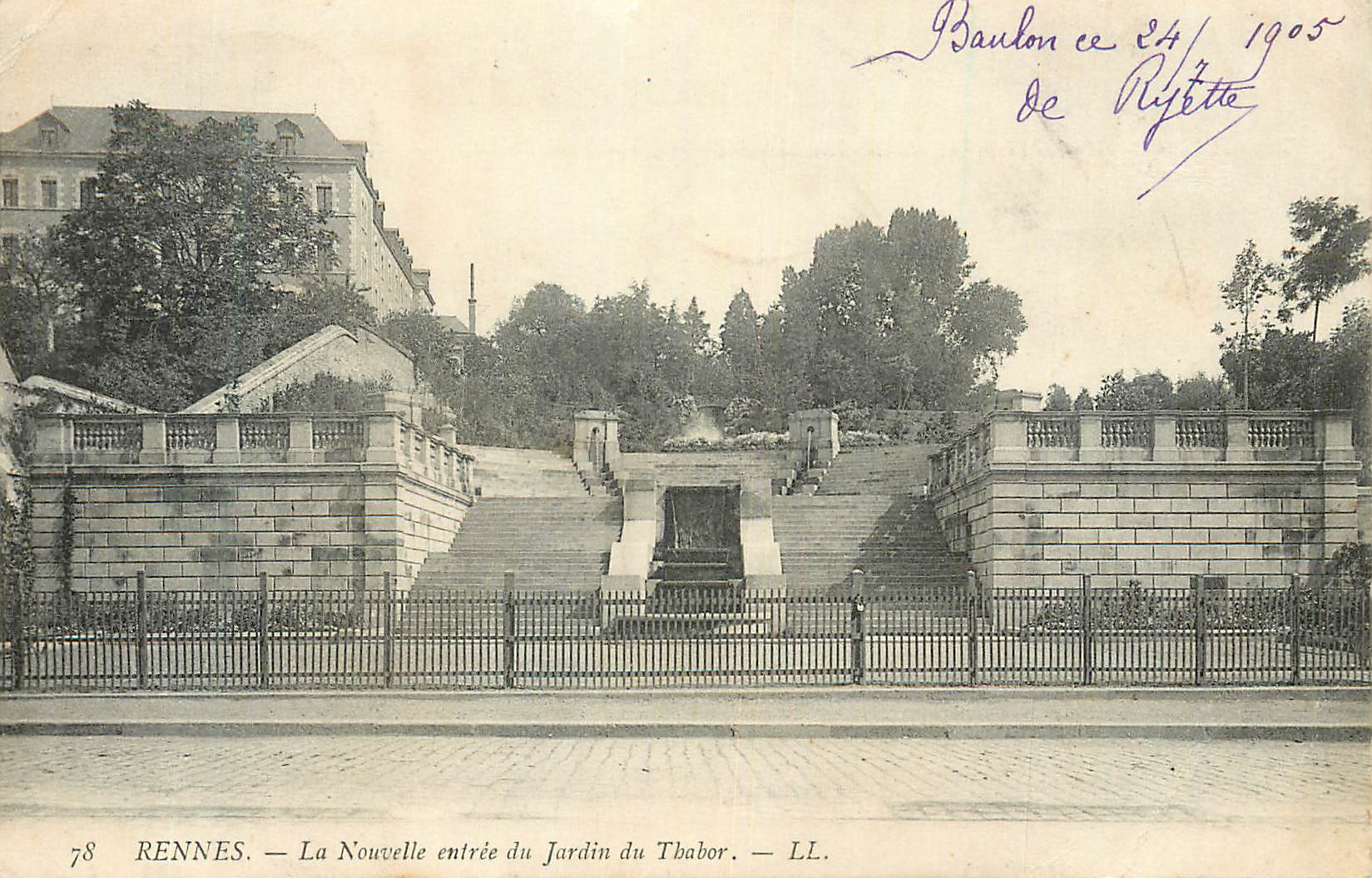 CPA Rennes La Nouvelle entree du Jardin du Thabour Tramway