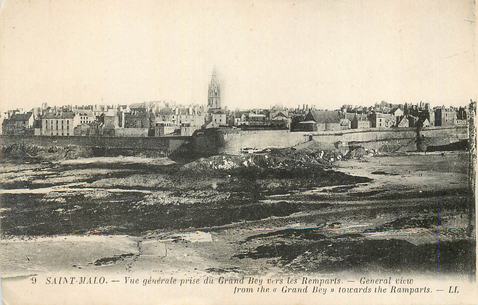 CPA Saint Malo Vue Generale prise du Grand Bey vers les Remparts