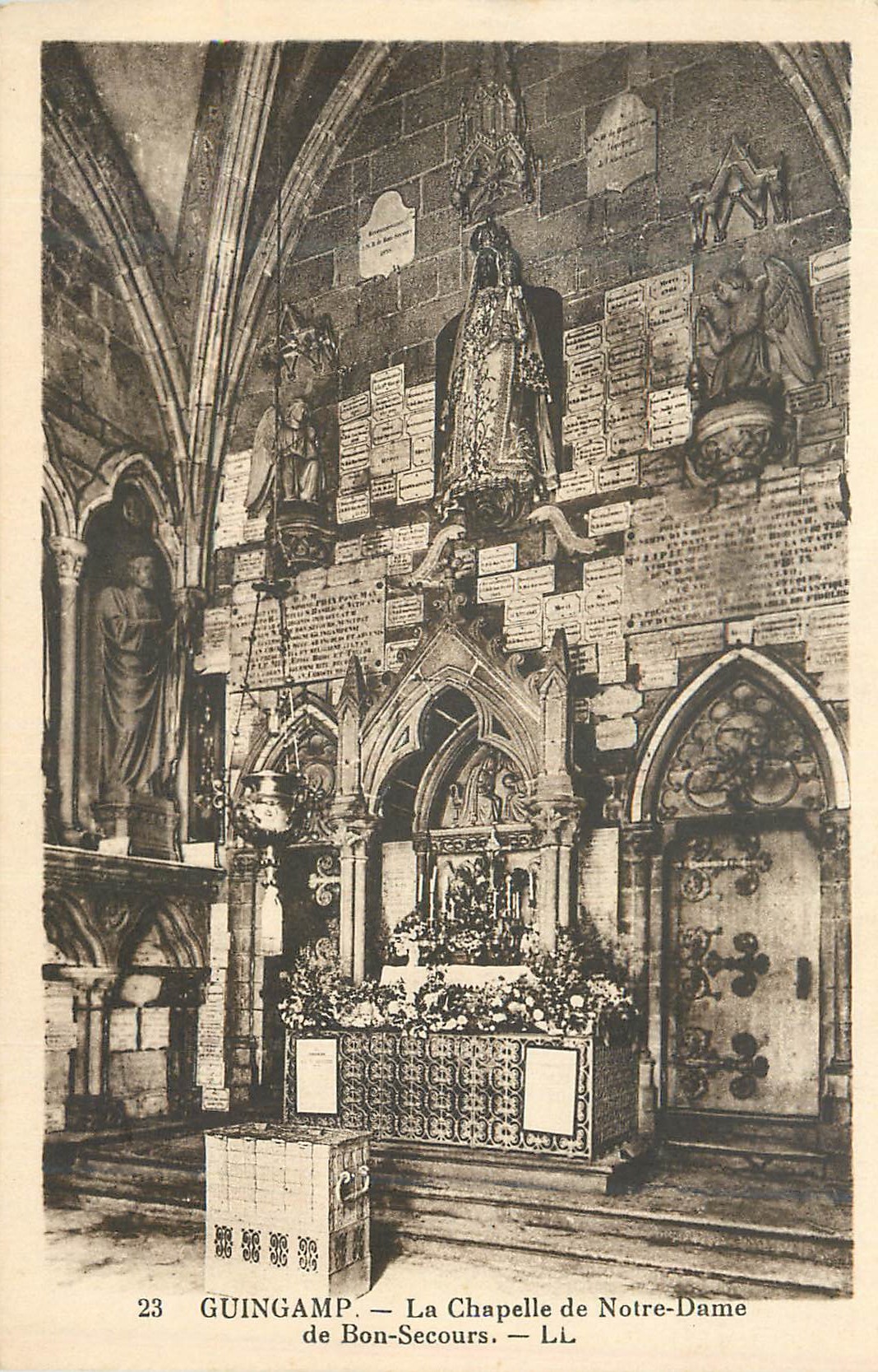 CPA Guingamp La Chapelle de Notre Dame de Bon Secours
