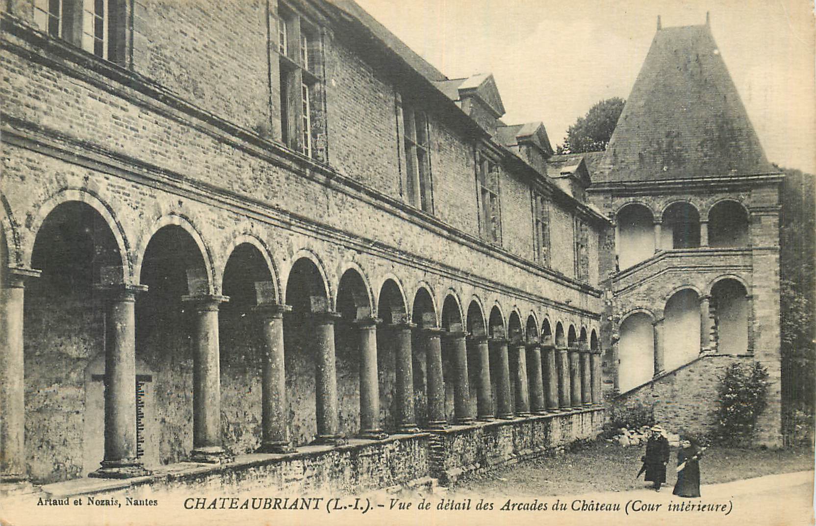 Châteaubriant — Vue de détail des Arcades du Château (Cour intérieure) — Artaud et Noznis, Nantes