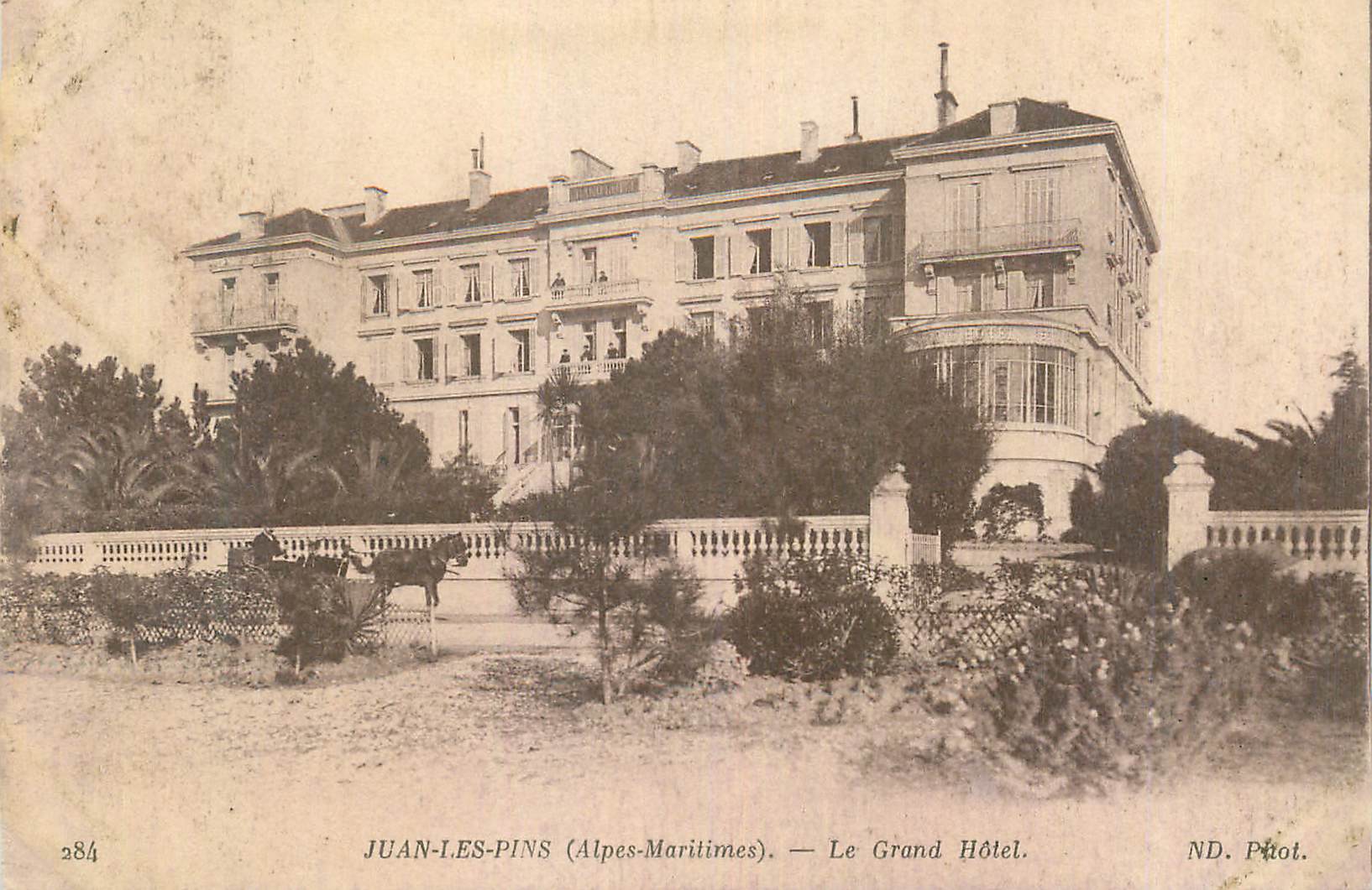 CPA Juan les Pins (Alpes Maritimes) Le Grand Hotel