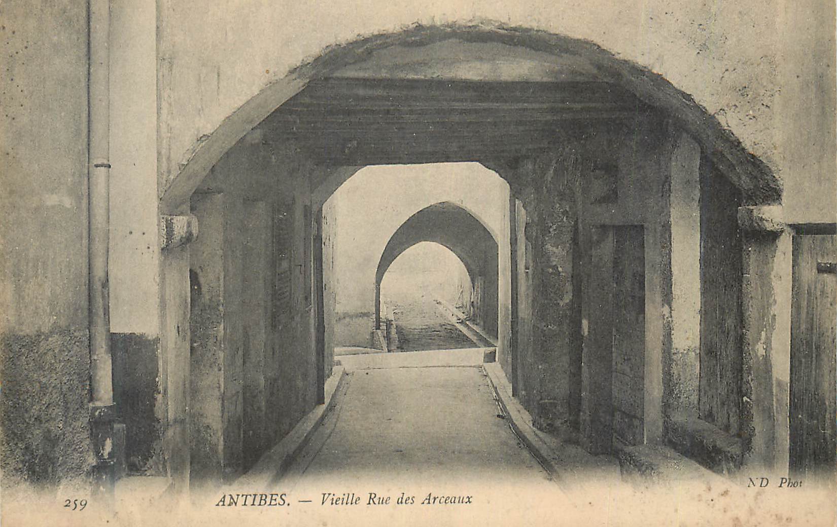 CPA Antibes Vieille Rue des Arceaux