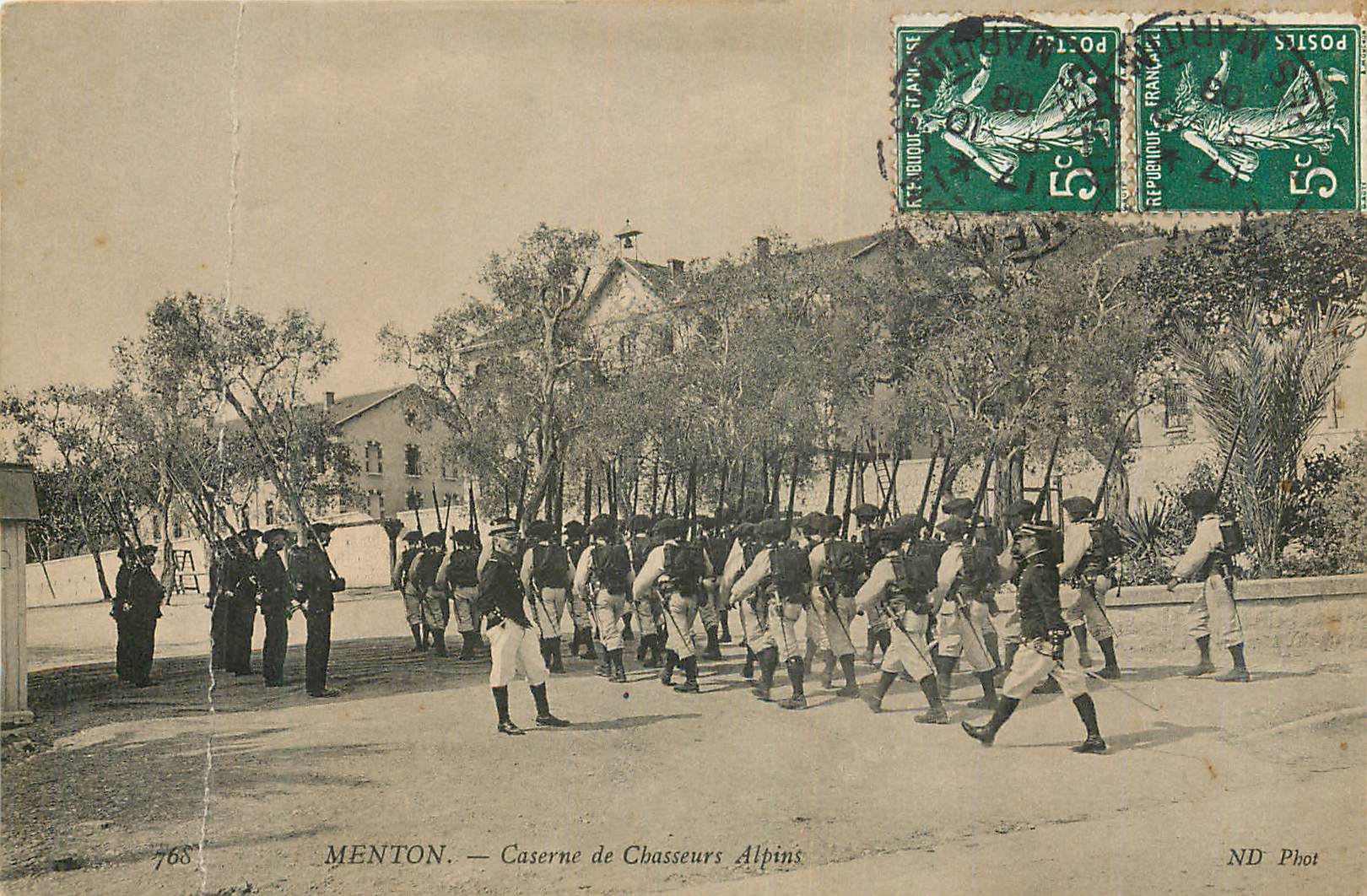 CPA Menton Caserne de Chasseurs Alpins Militaria