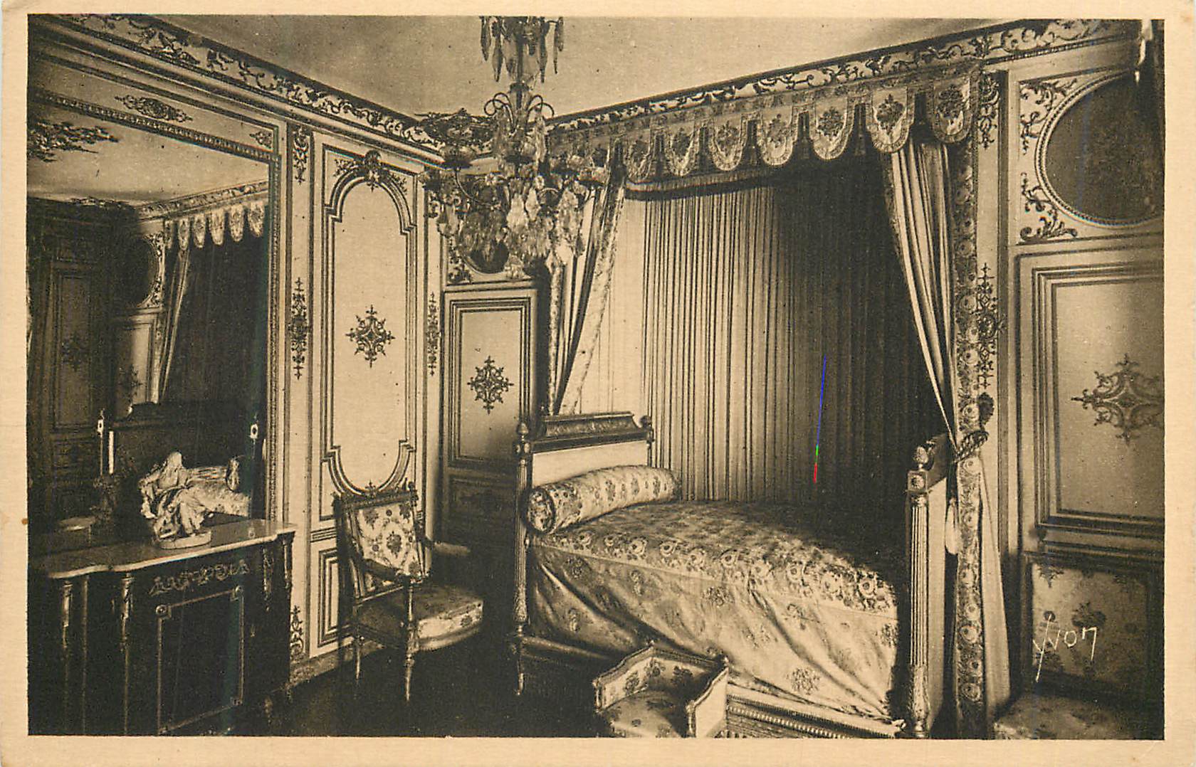 Chambre à coucher richement décorée — intérieur d'un hôtel particulier — éditeur Avon, n° 207