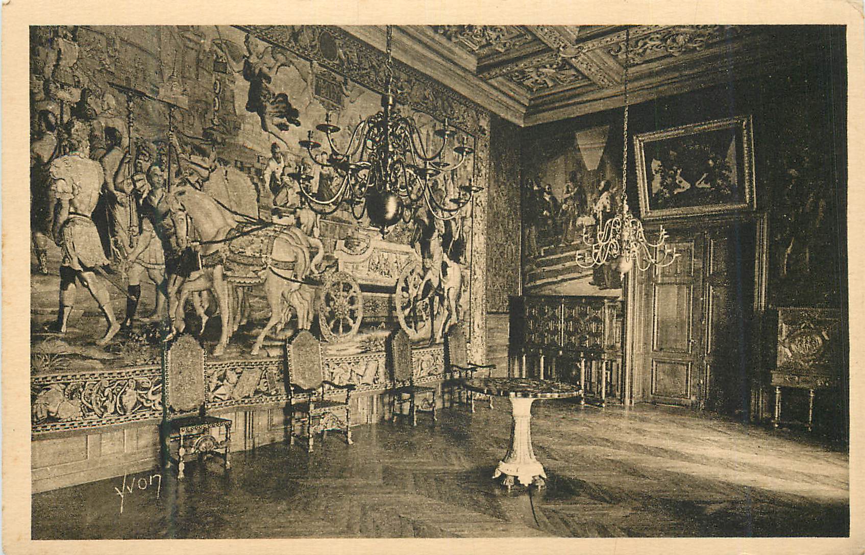Sala da pranzo riccamente decorata — Castello di Vion — Yvon, n° 17