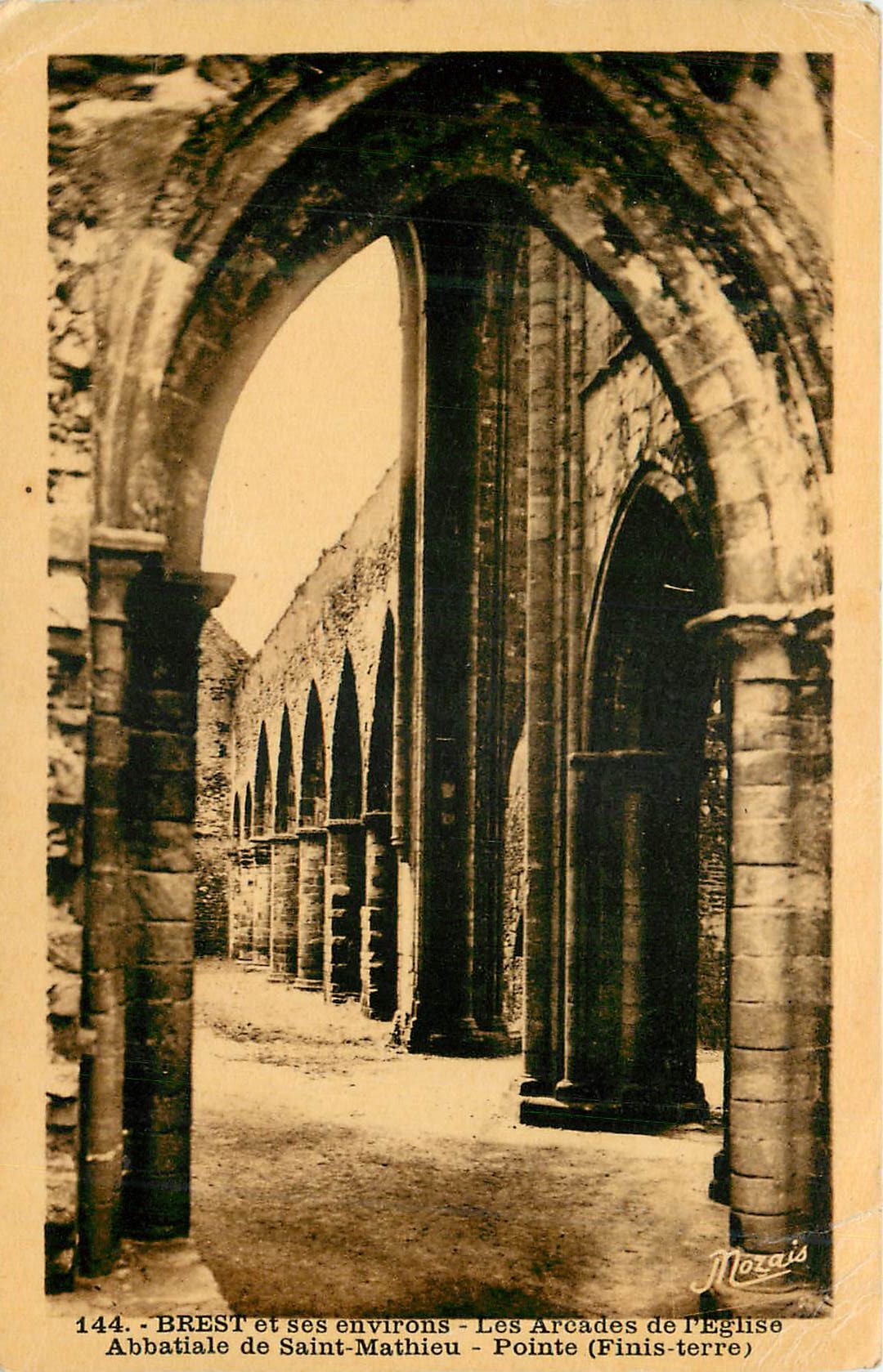 CPA Brest et ses Environs Les Arcadesde l'Eglise Abbatiale de Saint Mathieu