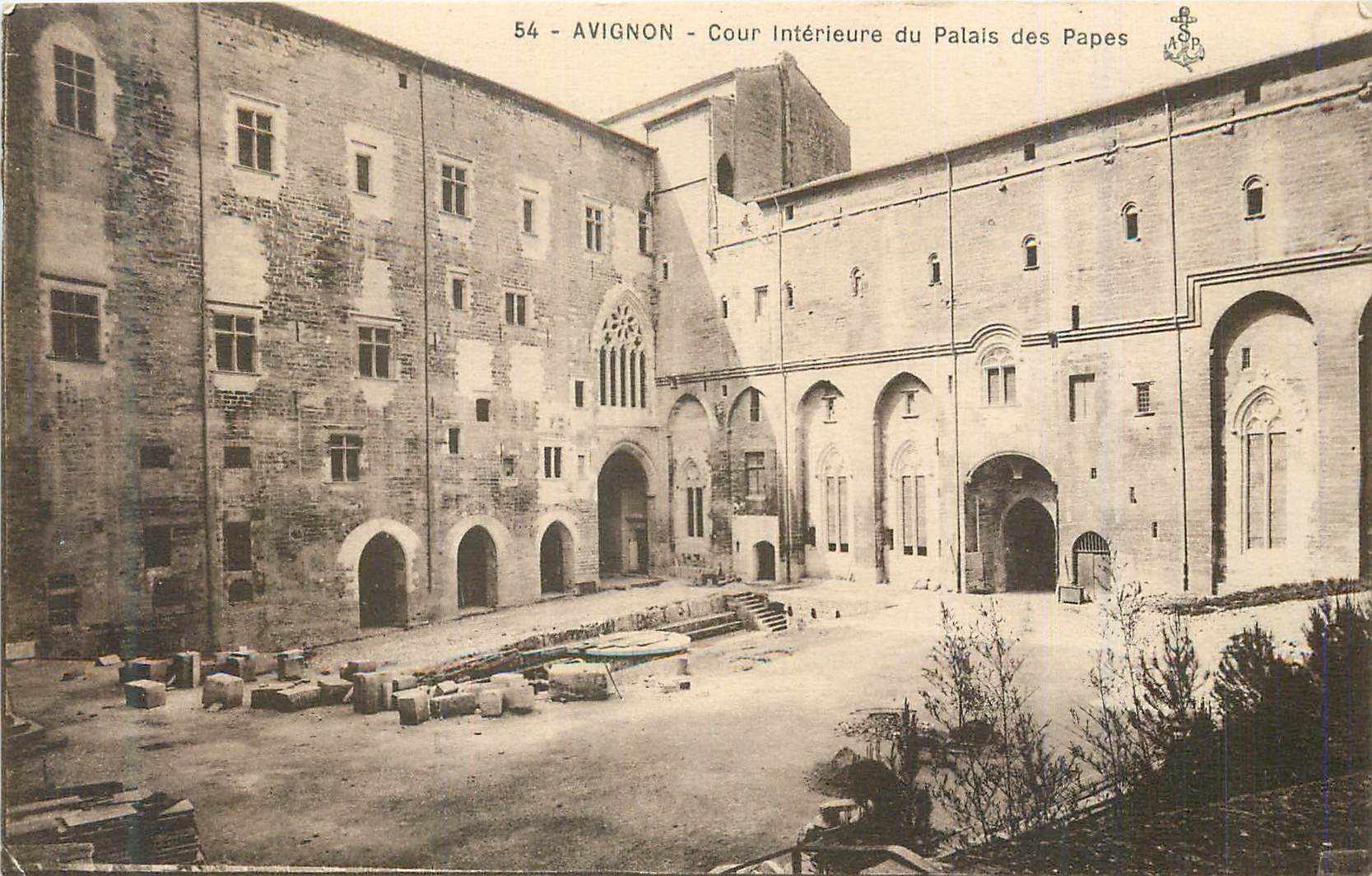 CPA Avignon Cour Interieur du Palais des Papes