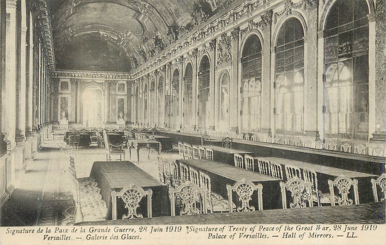 CPA Versailles Galerie des Glaces Signature de la Paix de la Grande Guerre 28 Juin 1919 Militaria
