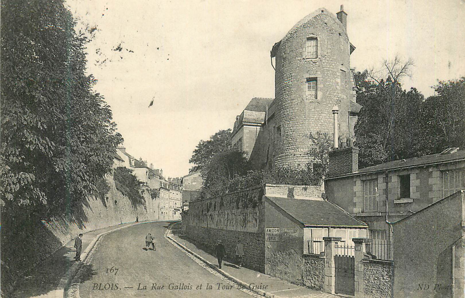 CPA Blois La Rue Gallois et la Tour de Guise