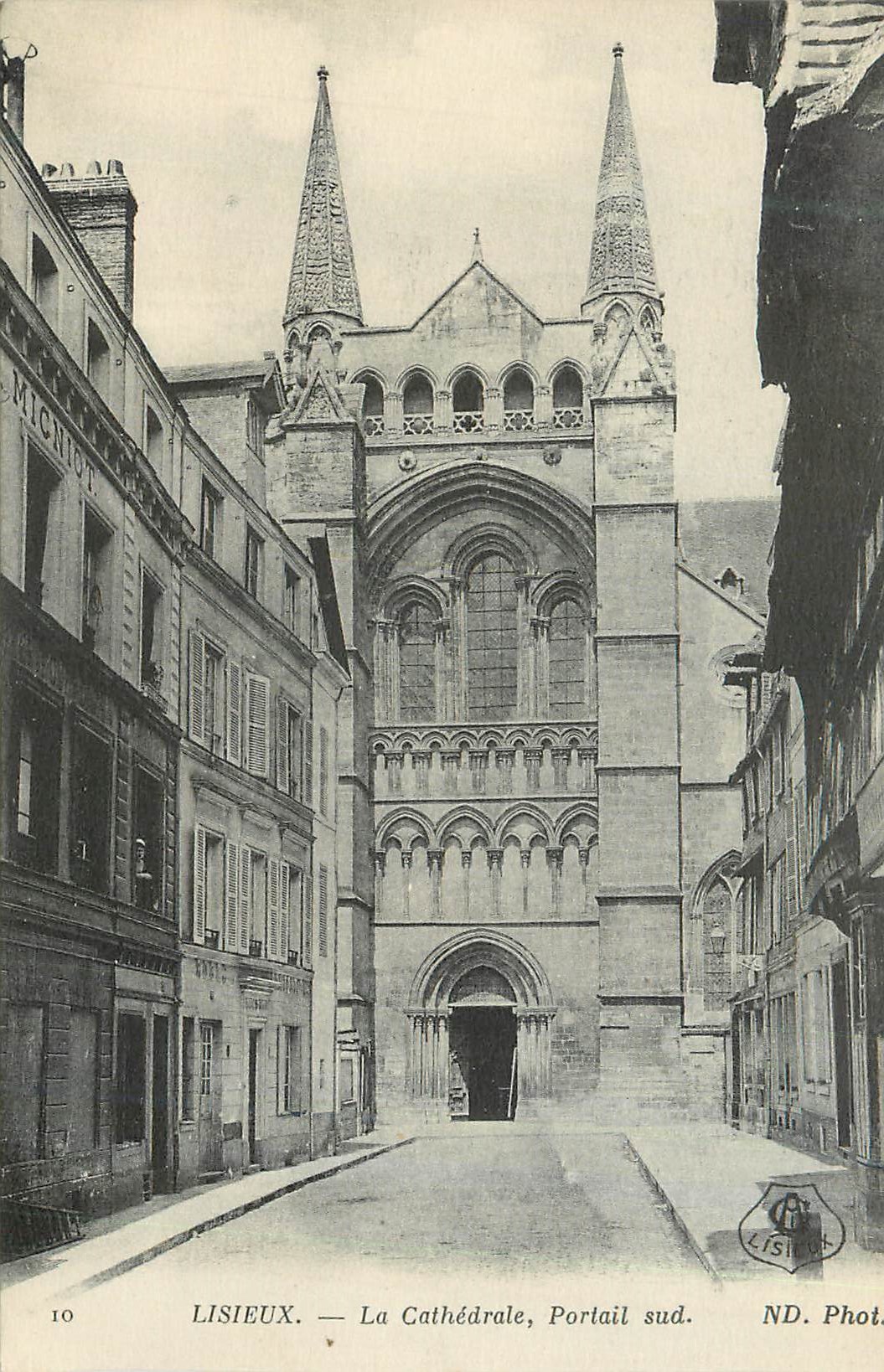 CPA Lisieux La Cathedrale Portail Sud