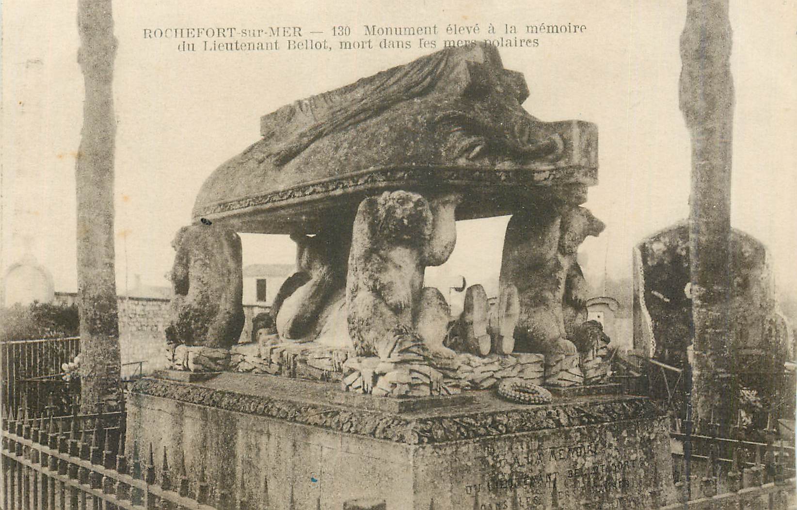 ROCHEFORT-sur-MER — 130 Monument élevé à la mémoire du Lieutenant Bellot, mort dans les mers polaires