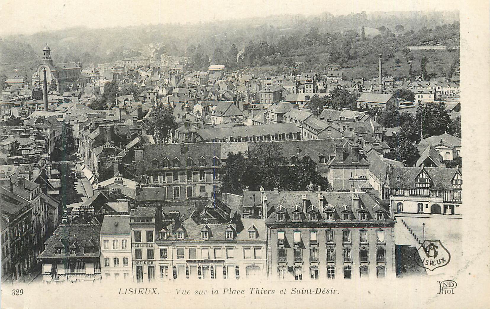 CPA Lisieux Vue sur la Place Thiers et Saint Desir 