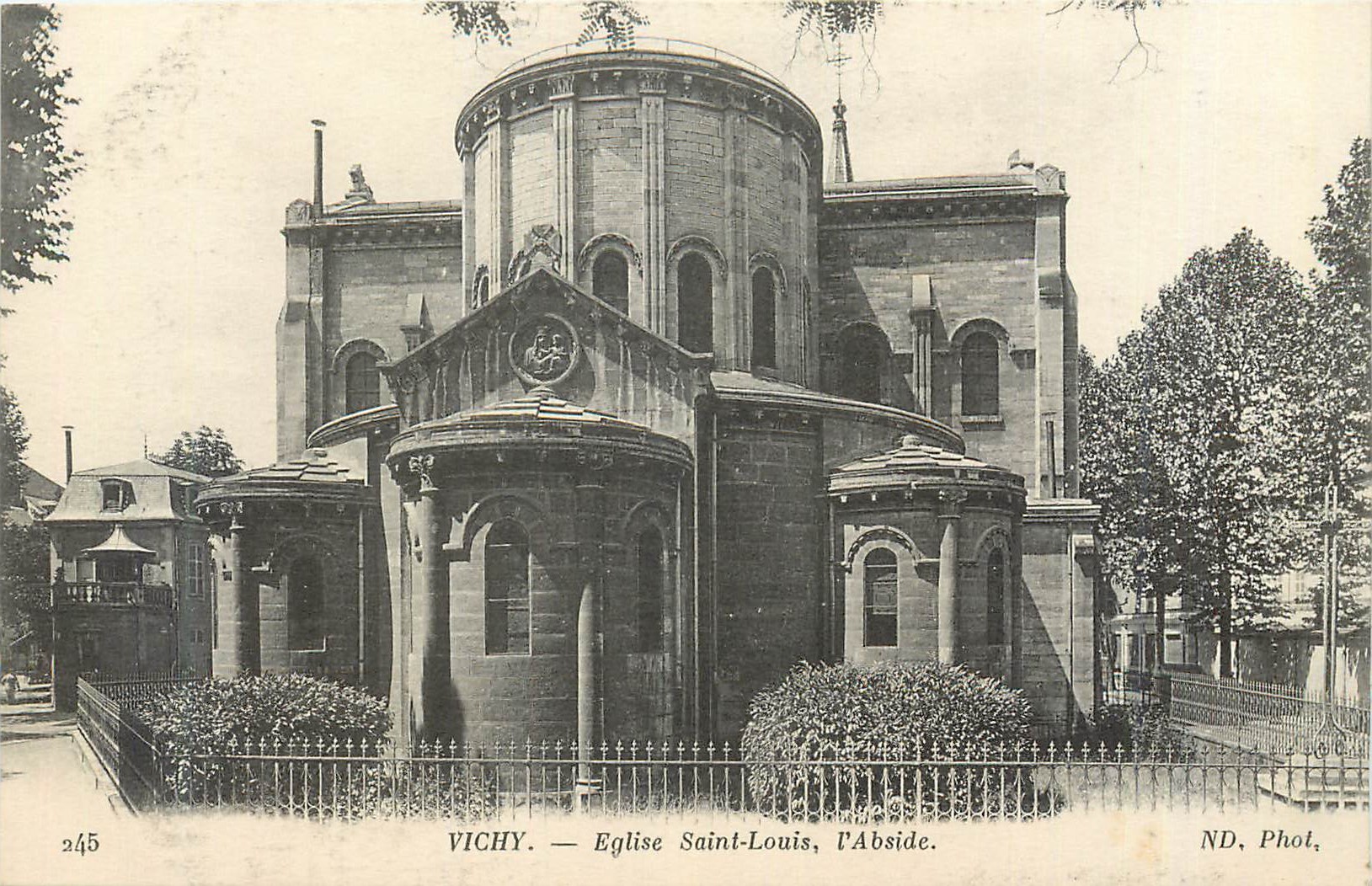 CPA Vichy Eglise Saint Louis L'Abside