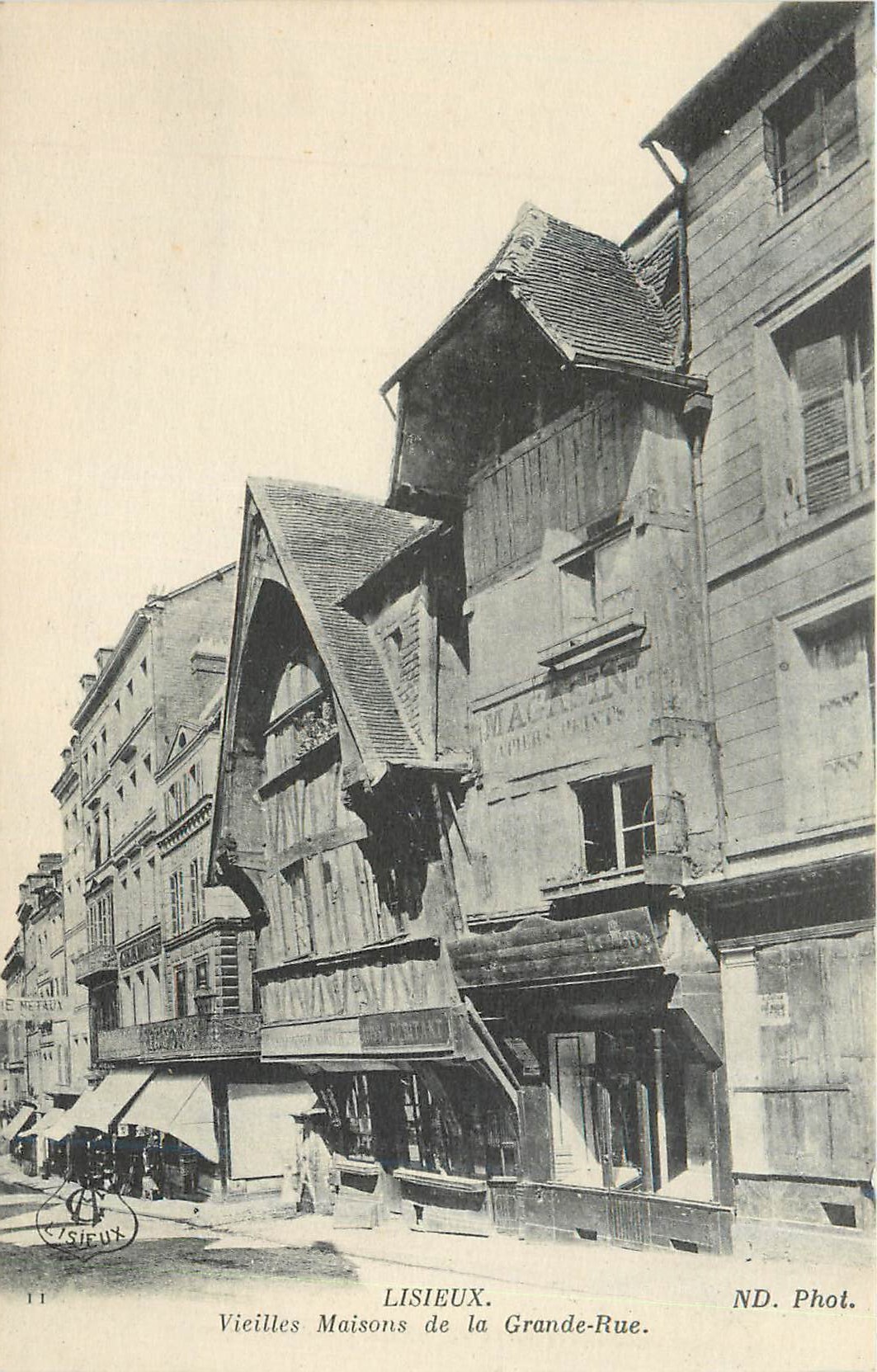 CPA Lisieux Vieilles Maisions de la Grande Rue