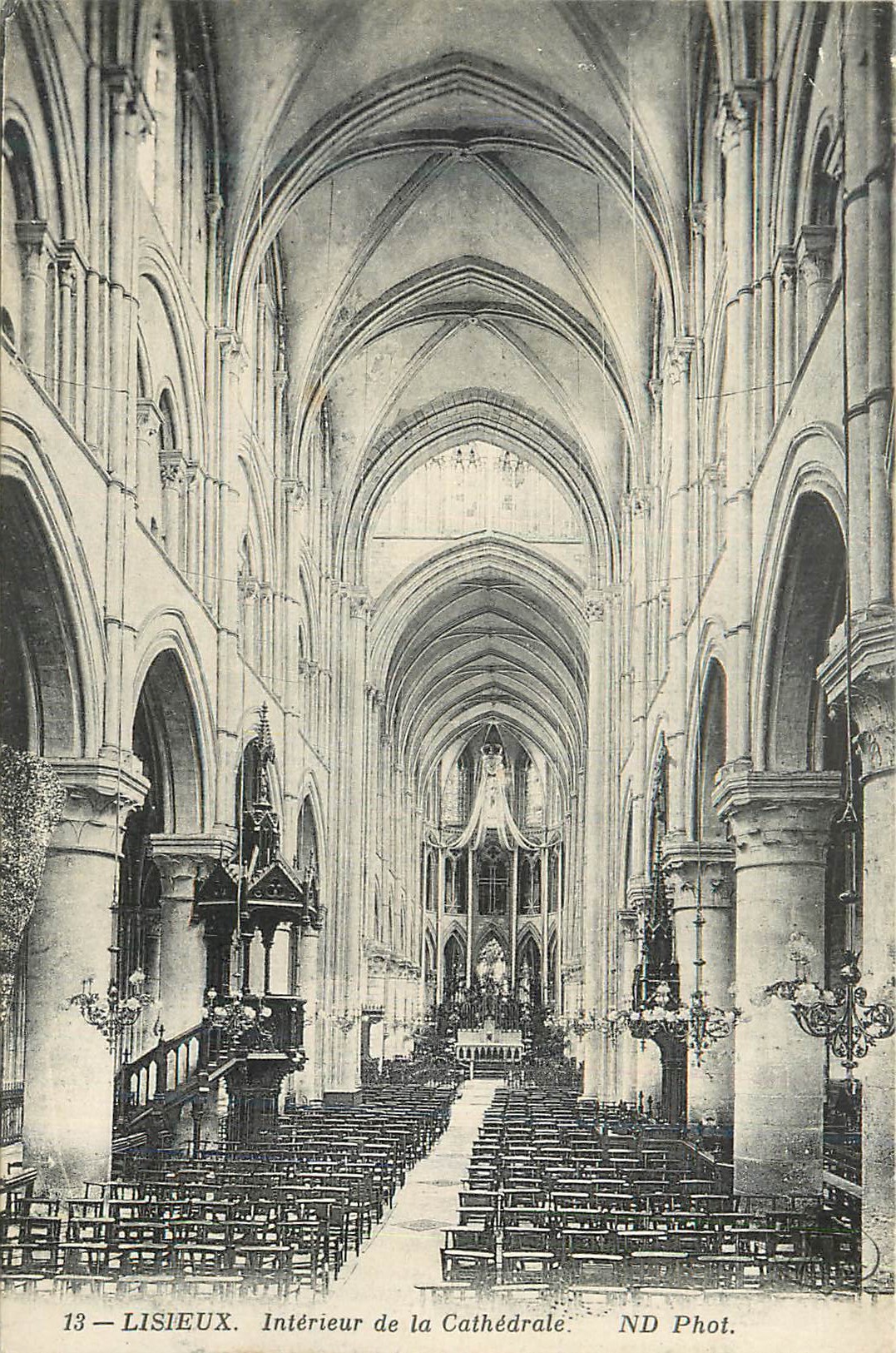 CPA Lisieux Interieur de la Cathedrale