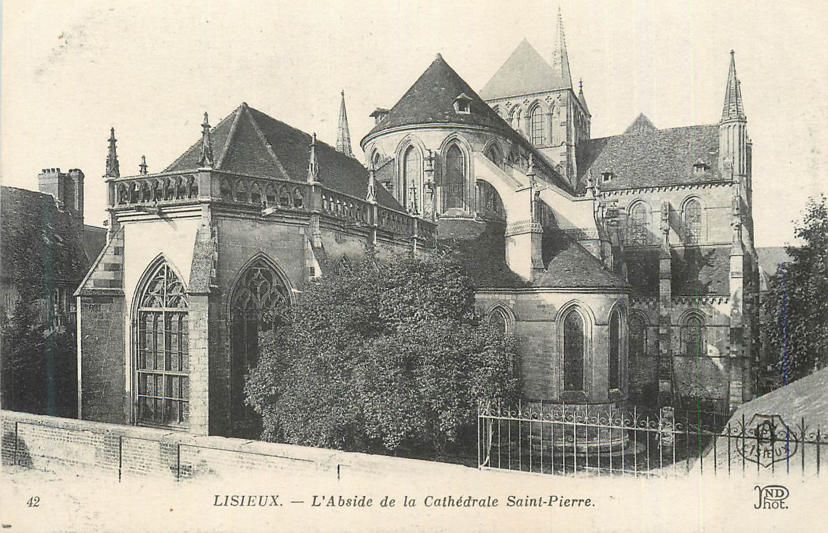 CPA Lisieux L'Abside de la Cathedrale Saint Pierre