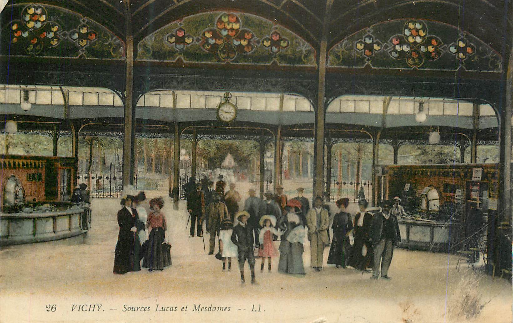 CPA Vichy Sources Lucas et Mesdames