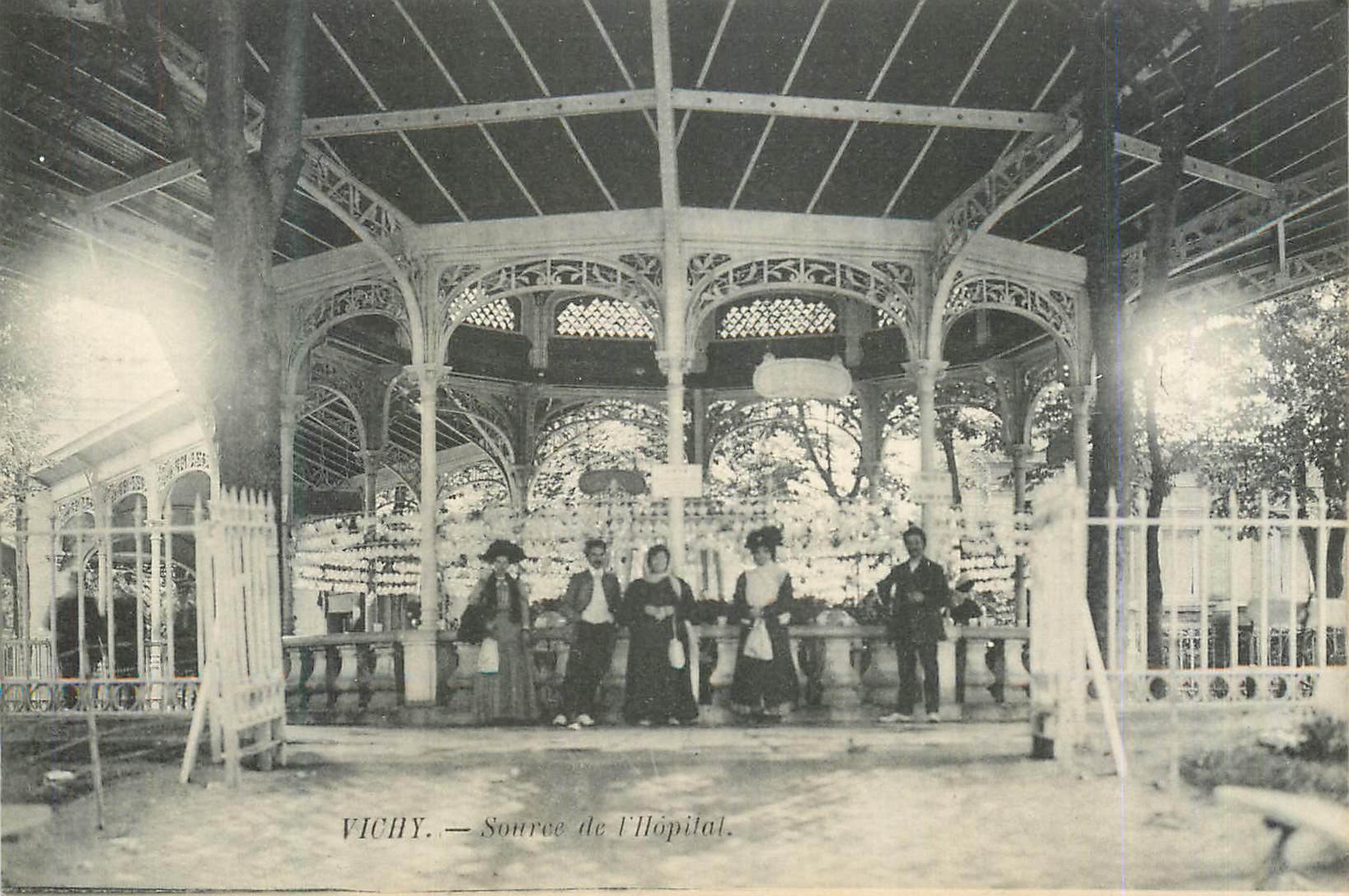 CPA Vichy Source de l'Hopital