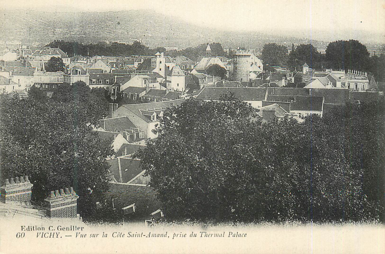 CPA Vichy Vue sur la Cote Saint Amand prise du Thermal Palace