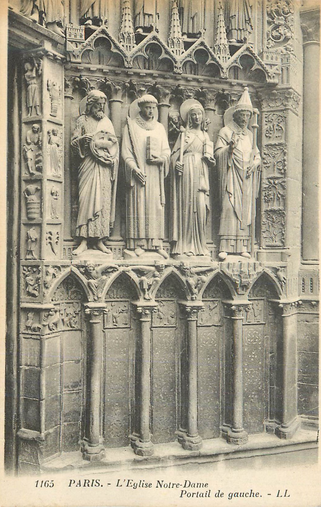 CPA Paris L'Eglise Notre Dame Portail de Gauche