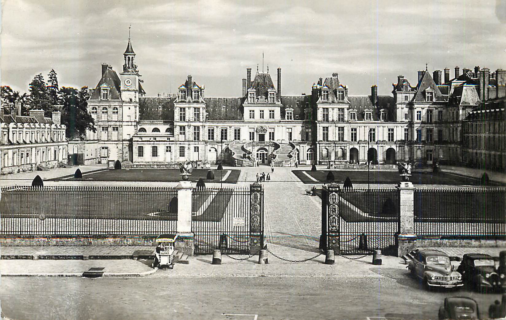 Schloss Fontainebleau — Gesamtaufnahme — unbekannter Verleger