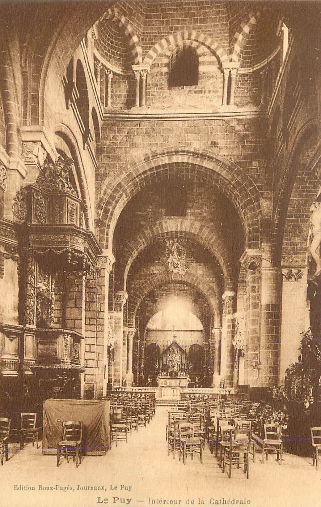 CPA Le Puy Interieur de la Cathedrale