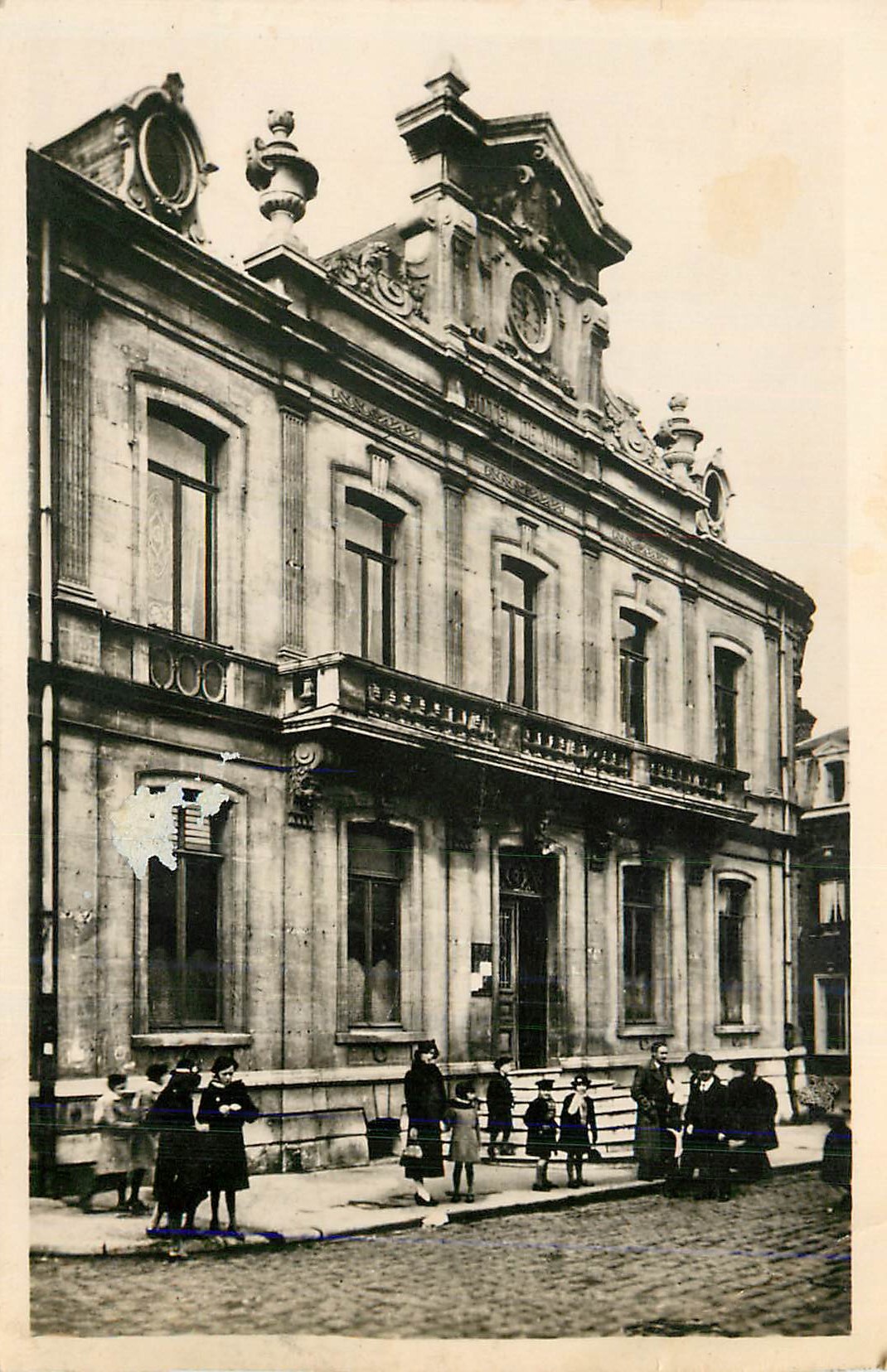 CPM Caudry (Nord) L'Hotel de Ville