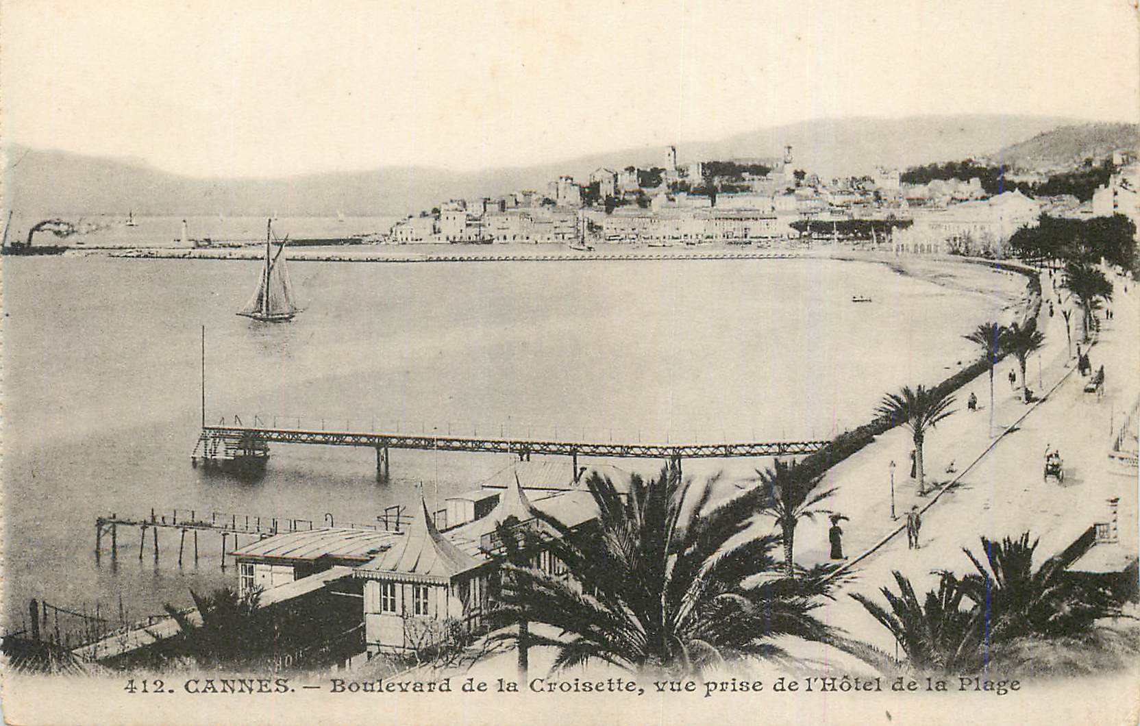 CPA Cannes Boulevard de la Croisette vue prise de l'hotel de la Plage