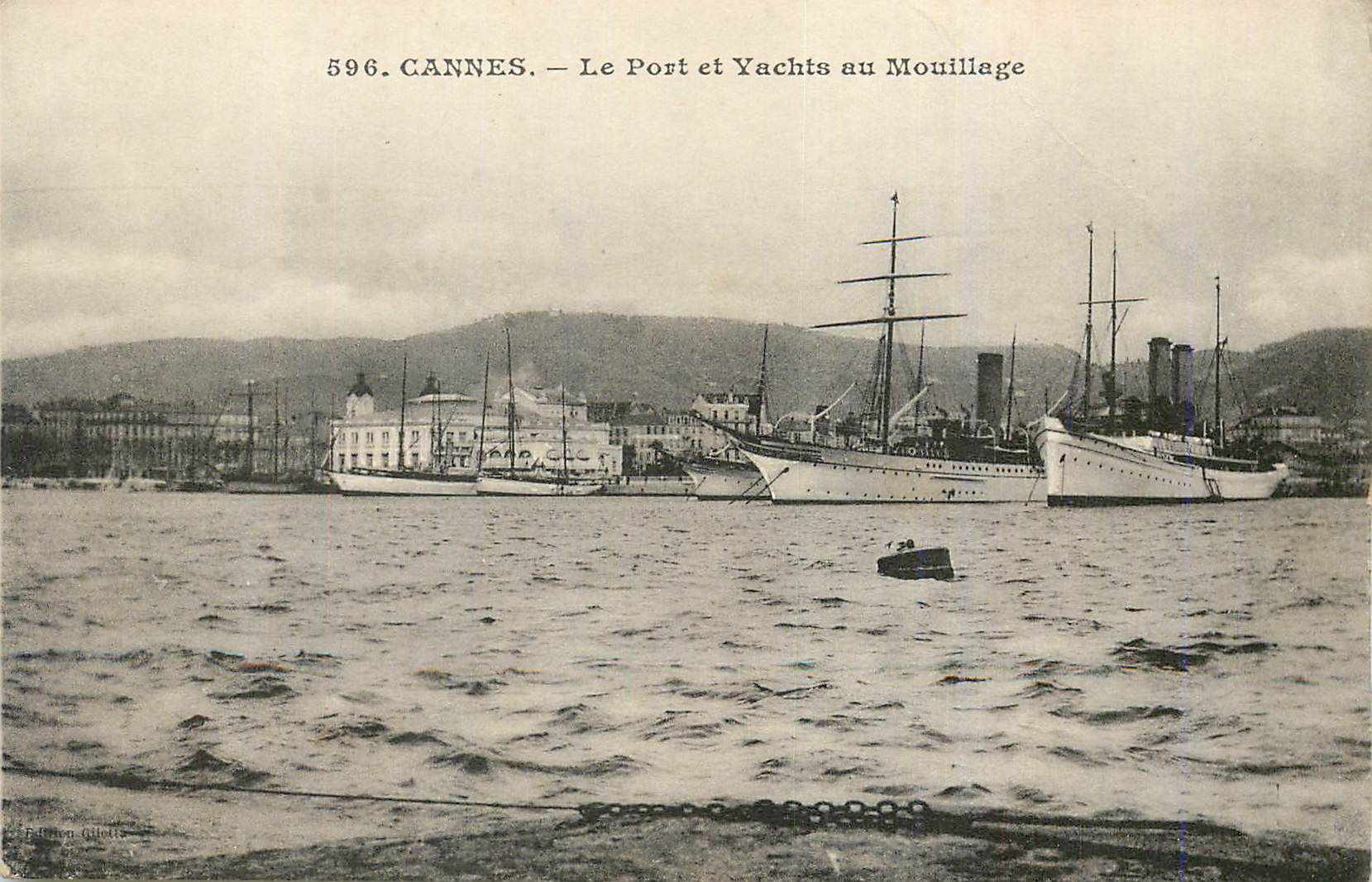 CPA Cannes Le Port et Vachts au Mouillage Bateau